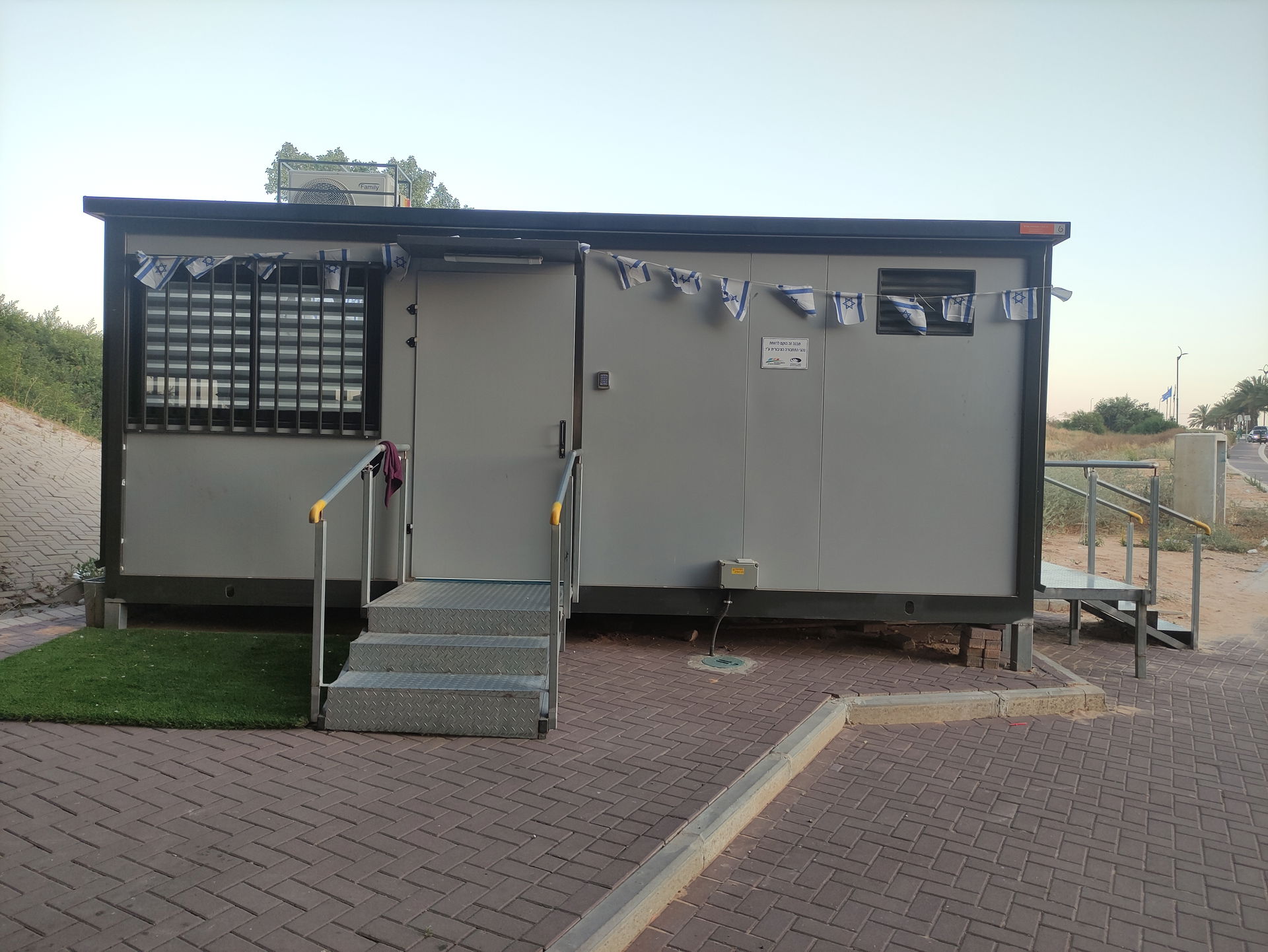 Refreshment stations for bus drivers in Gedera