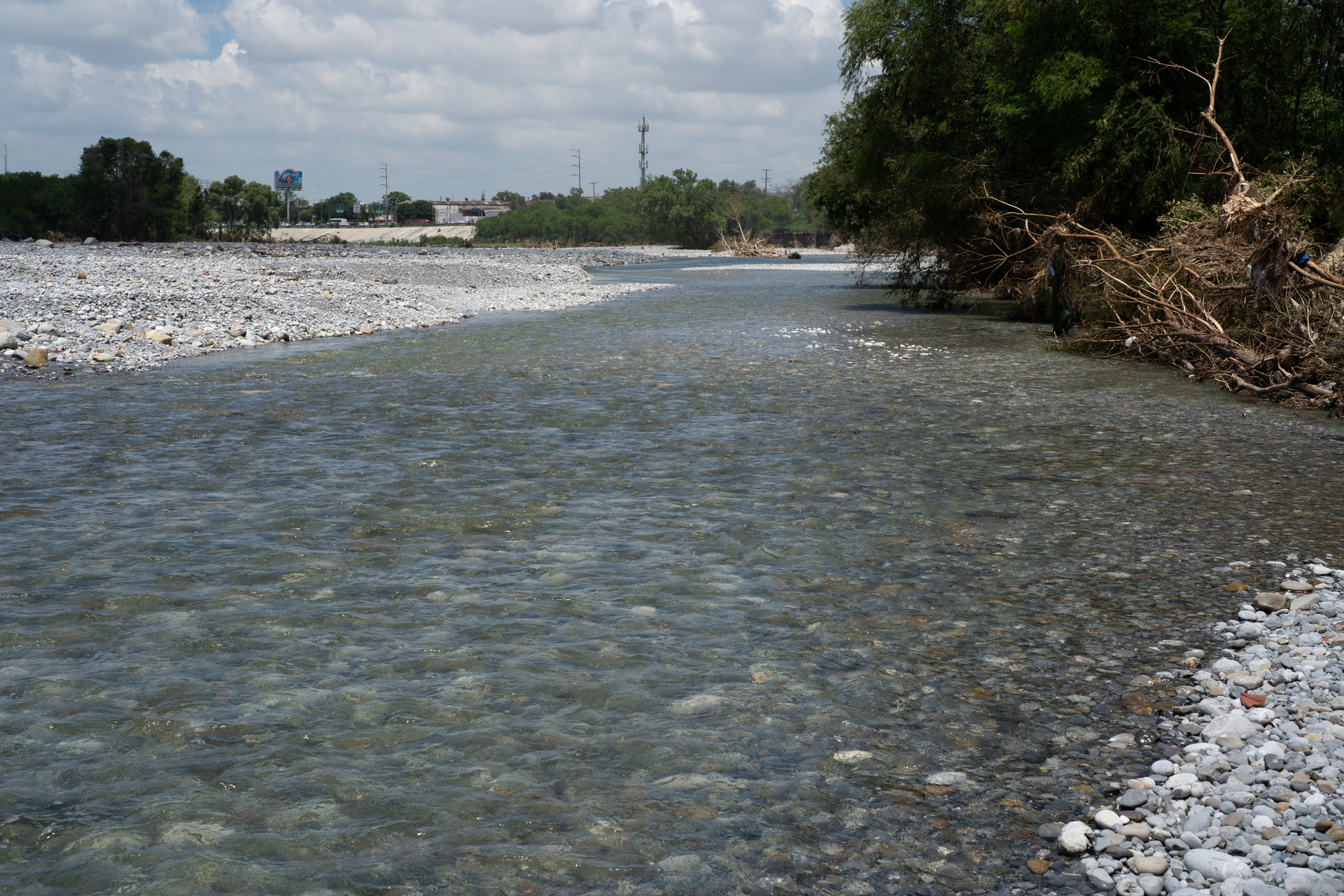 El agua cristalina del Río Santa Catarina en Monterrey, Nuevo L…