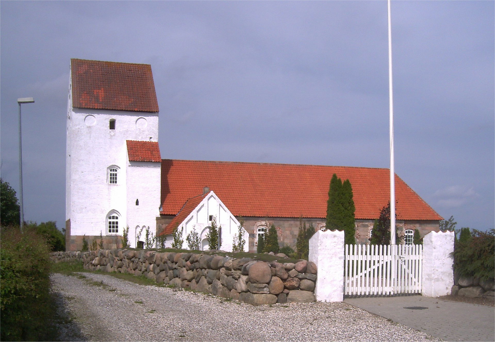 Holbæk Kirke,Rougsø Kommune