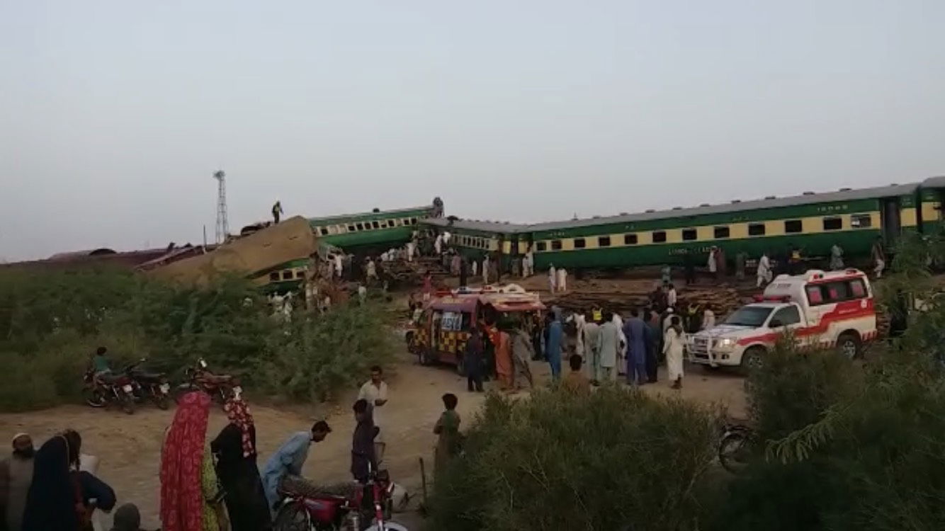 Train accident in Sadiqabad tehsil, Punjab, Pakistan