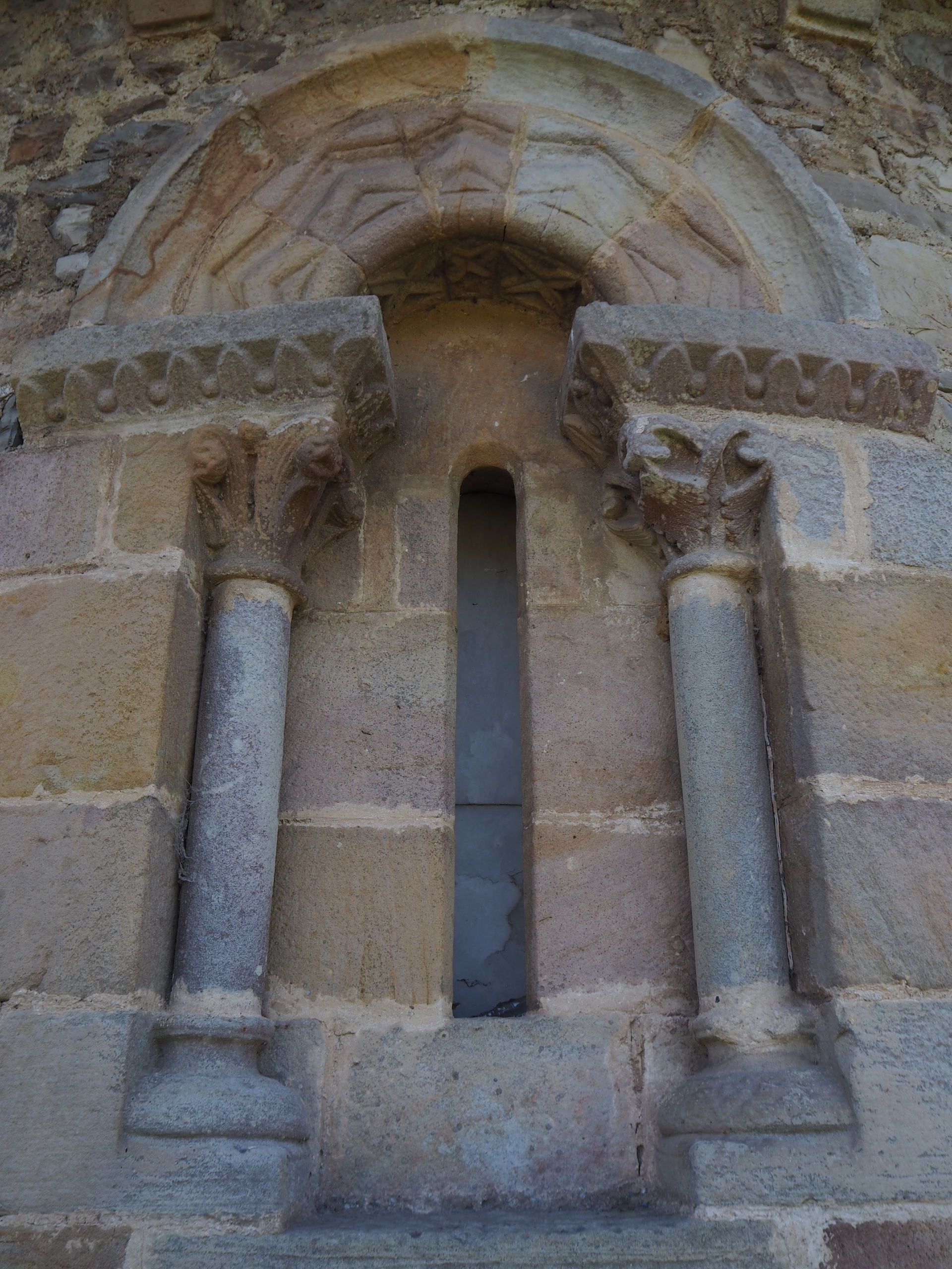 Capilla románica ubicada en la parroquia gijonesa de Castiello …