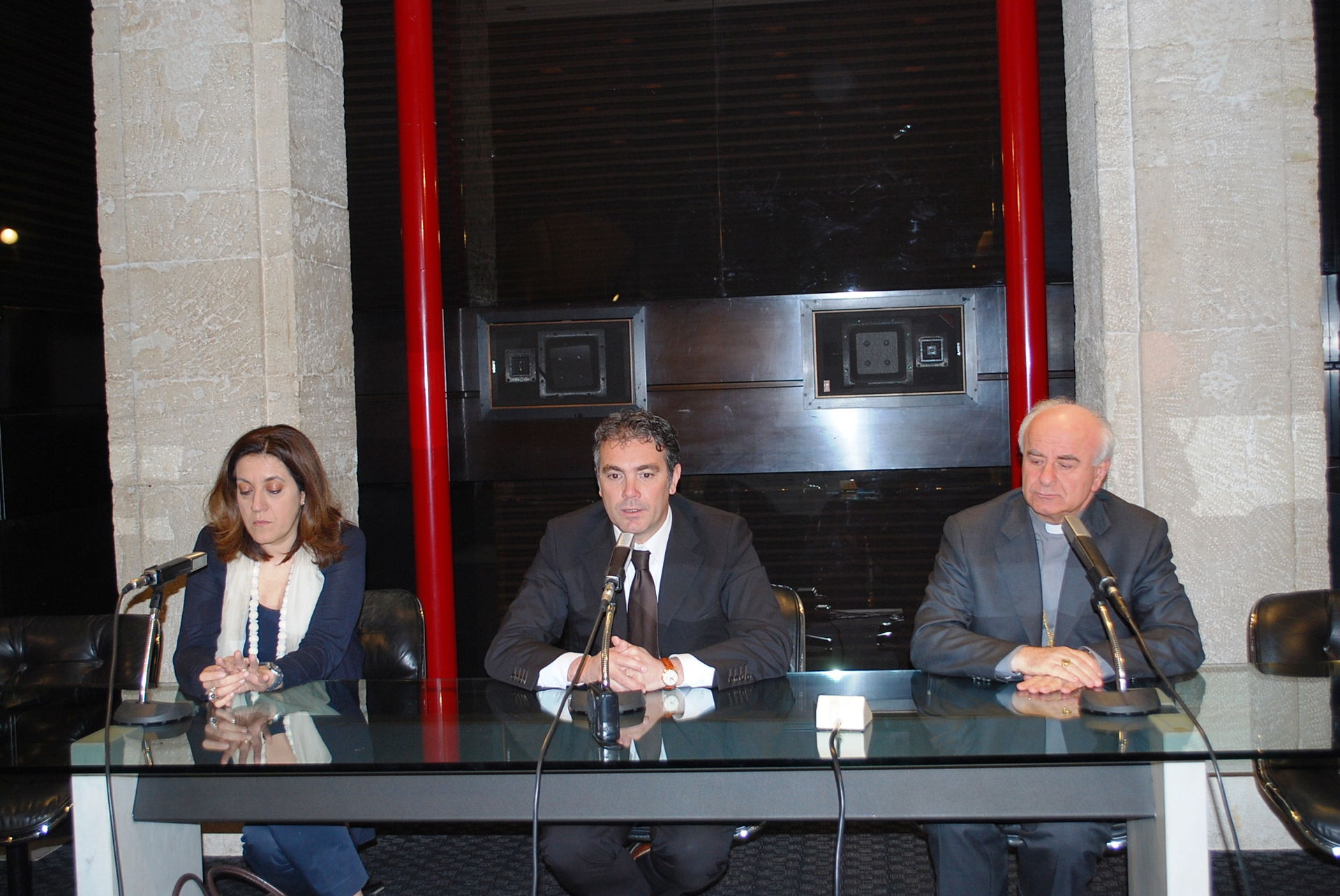 Conferenza stampa fondo solidarietà Ceu presidente Regione Umbr…