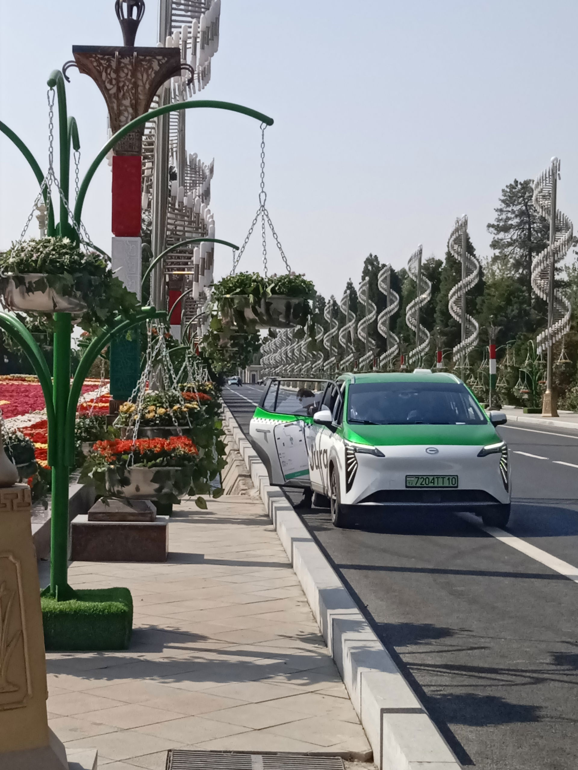 Flower installations on Dusti Square and Rudaki Avenue