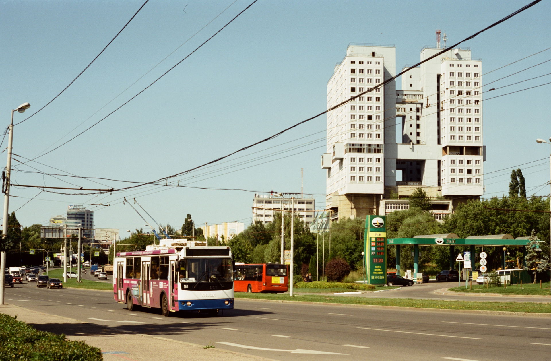Kaliningrad trolleybus 164 at Moskovskiy Prospekt Line 7