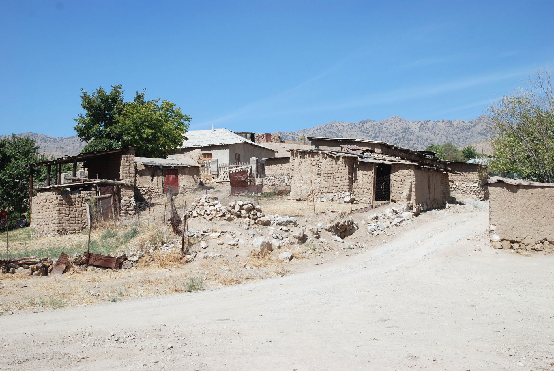 Taboshar, village houses north of center, Sughd province, Tajik…