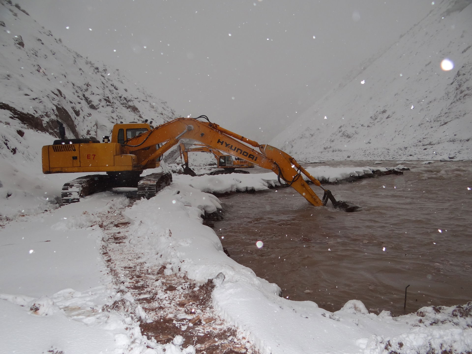 Construction of the Rogun Dam project on the Vakhsh River