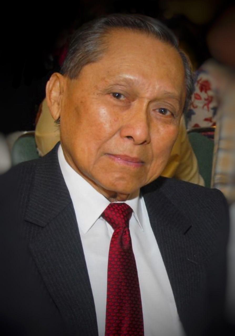 Iskandar at his daughter's event
