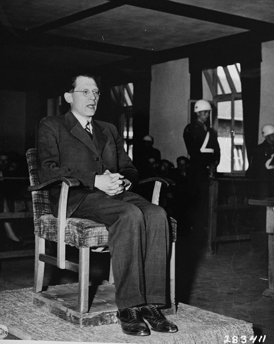 Eugen Kogon sagt für die Anklage im Buchenwald-Process, Dachau,…