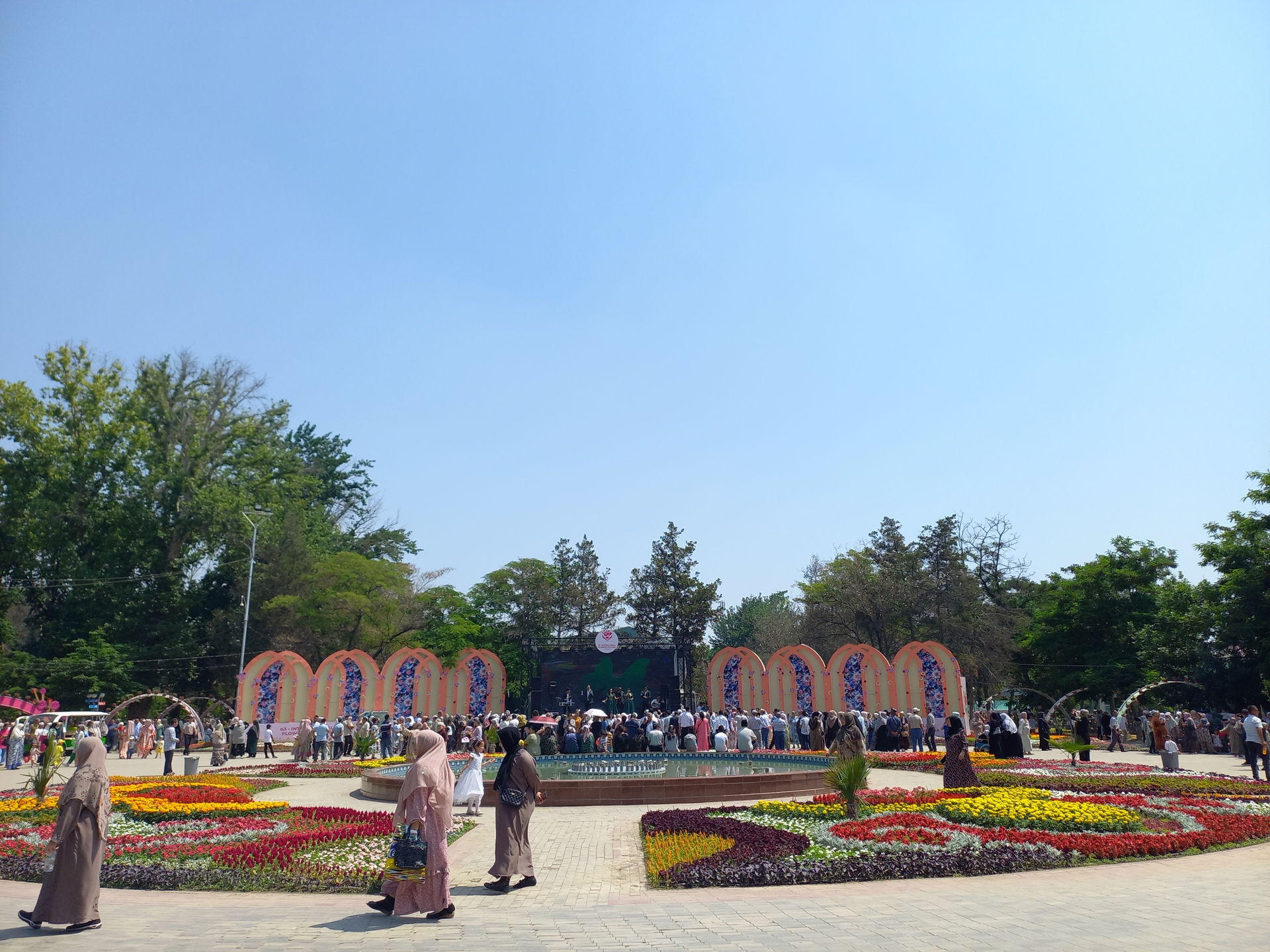 Centre of the park Bobur in Namangan in Namangan Flowers festiv…