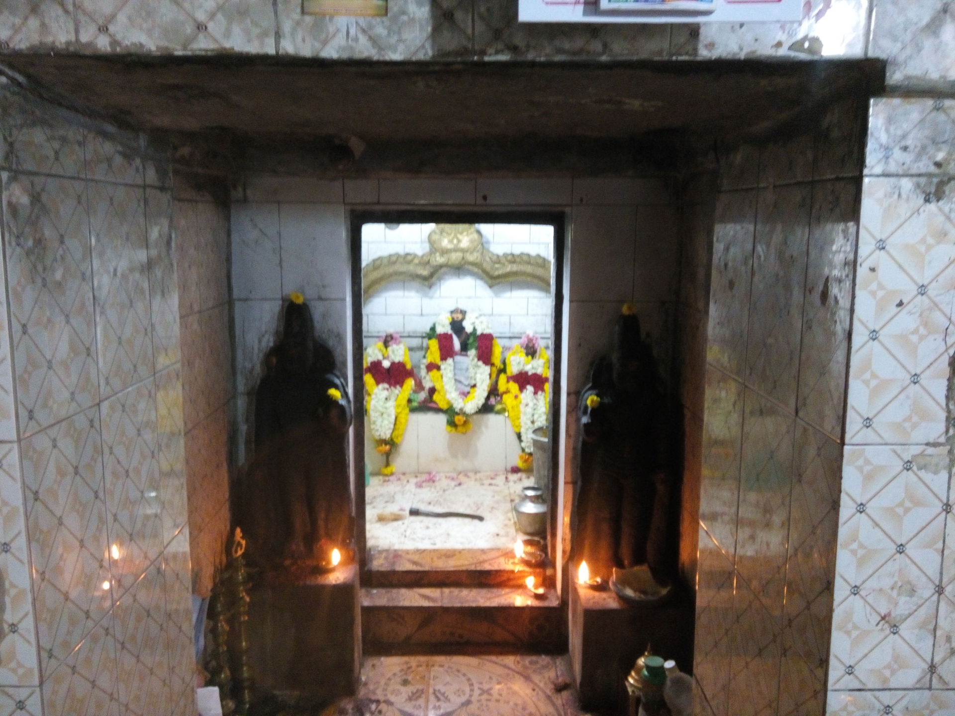 Sri Poorani Sri Porkalai (Sri Pushkala) Samedha Sri Kalivuraya …