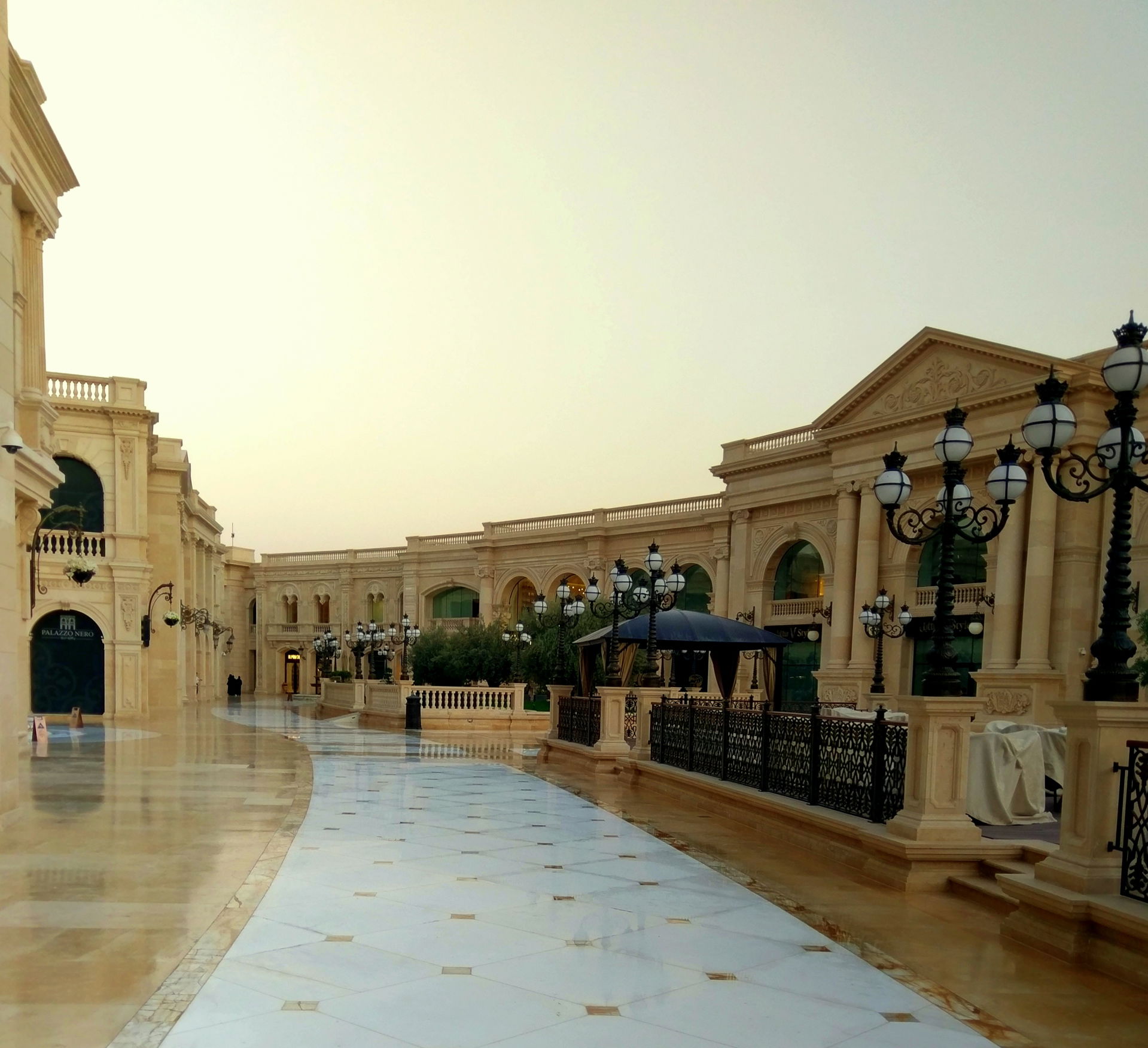 Al-Hazm shopping mall, Doha
