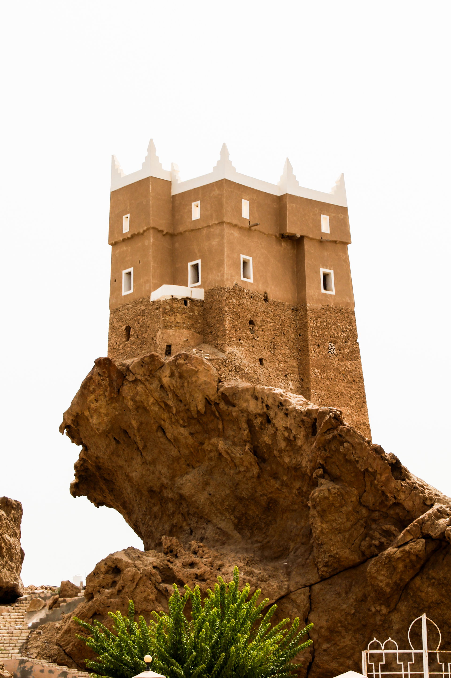 Hisn Al-Gwayzi is a fort in Mukalla, Hadhramout, Yemen