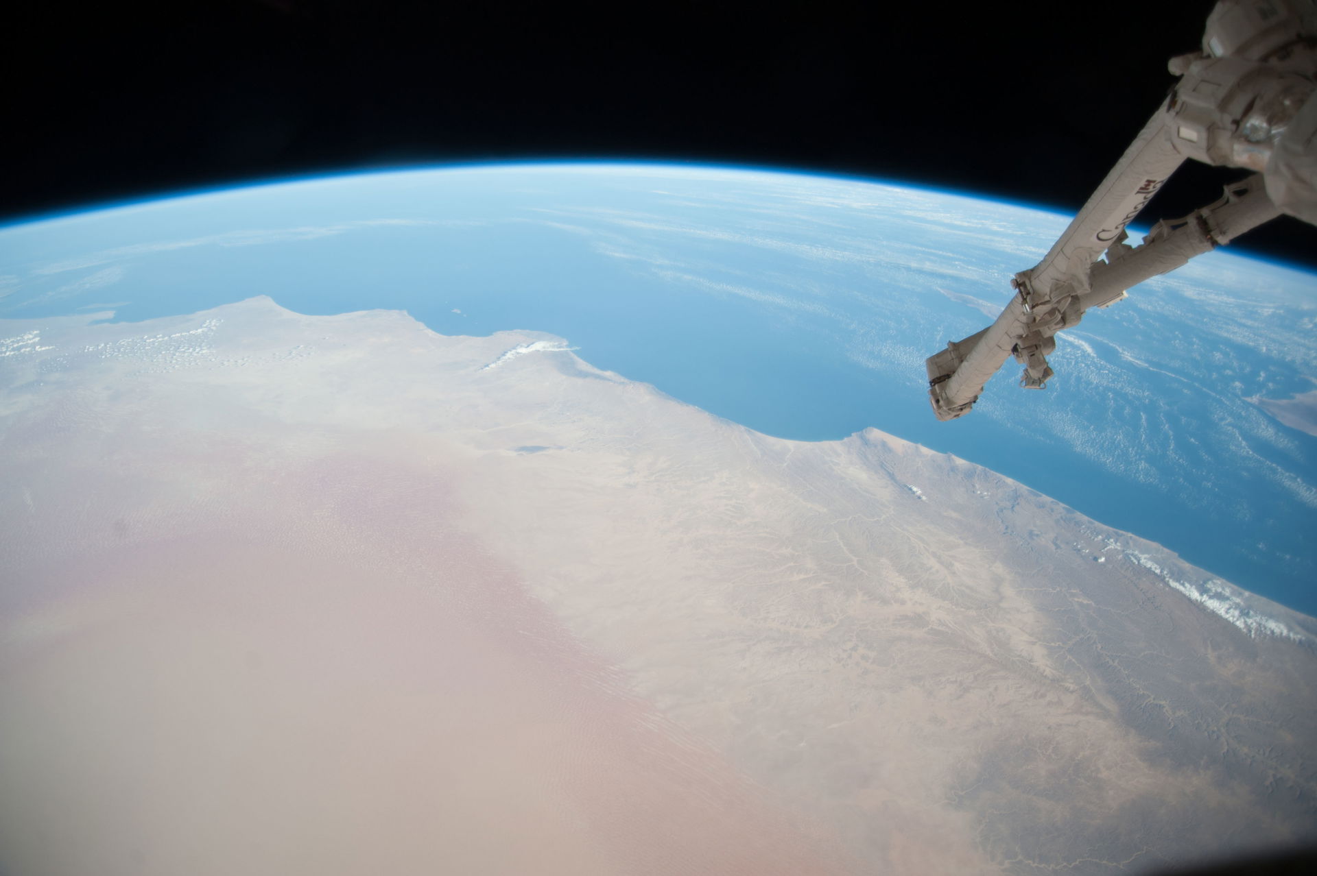View of Oman taken during ISS Expedition 38.