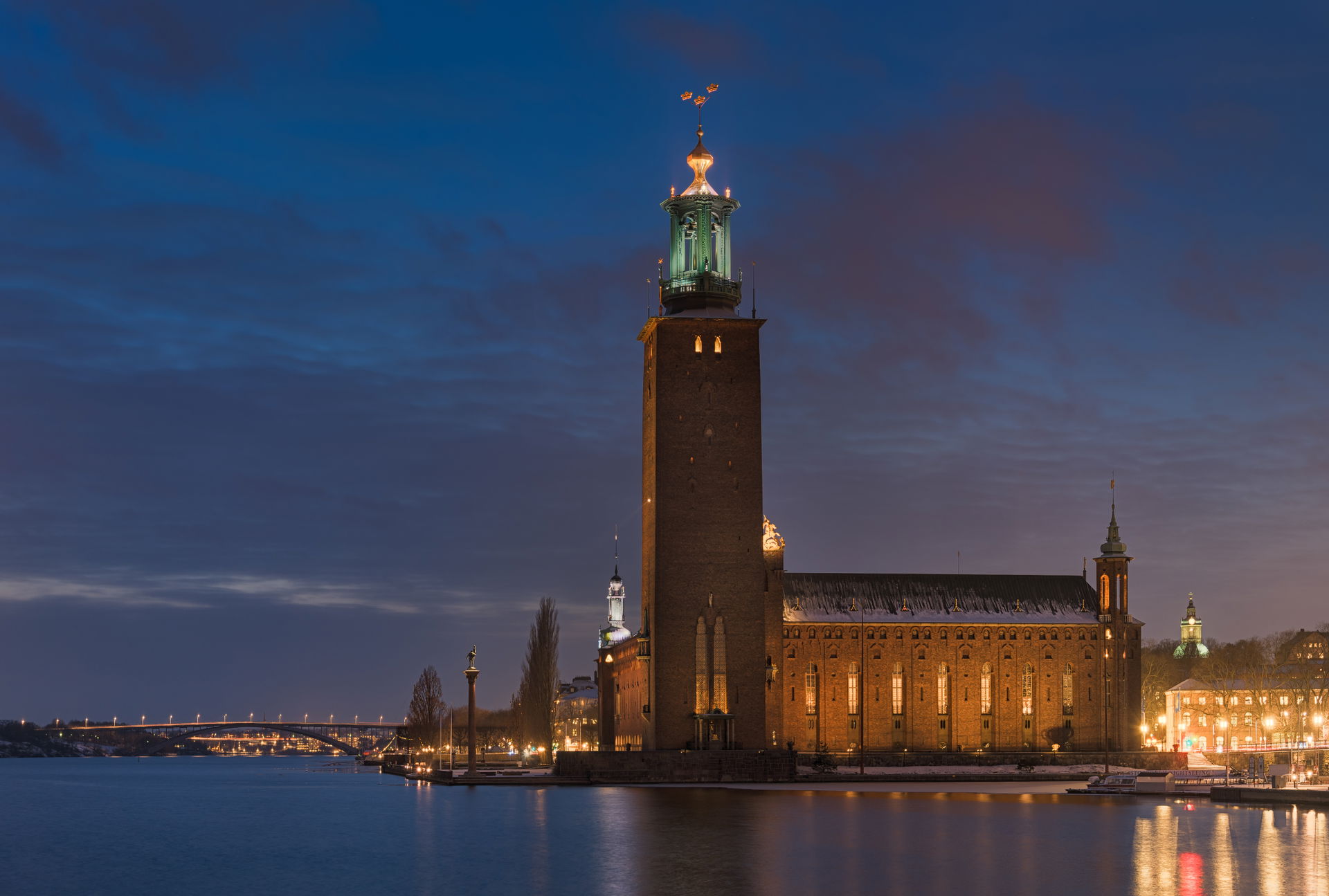 Stockholms Stadshuset (city hall), Västerbron in the background.