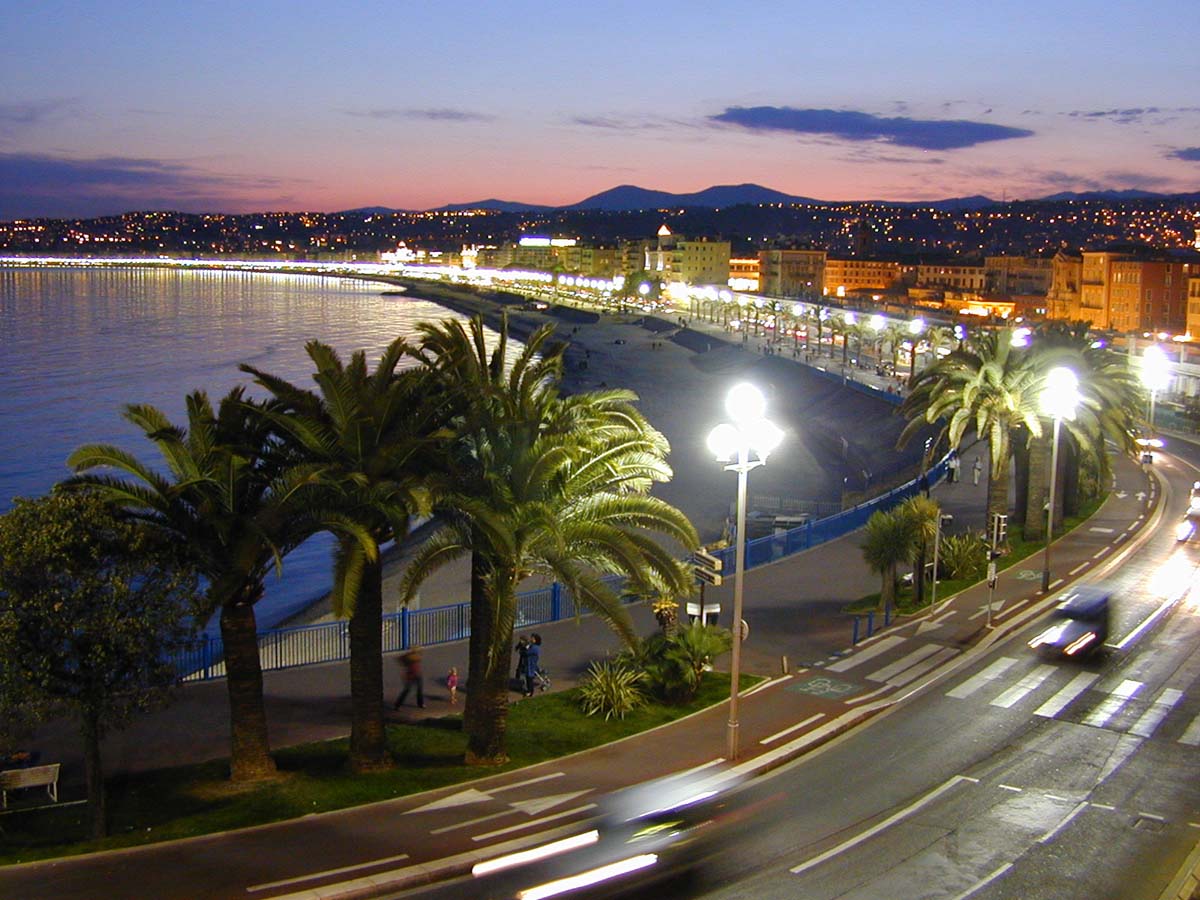 A view along the Quai des États-Unis and the Promenade des Angl…