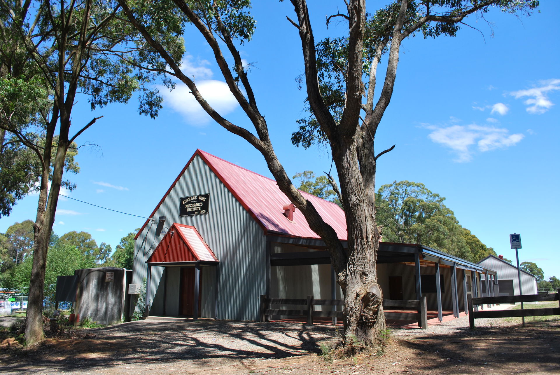 Mechanics Institute at en:Kinglake West, Victoria