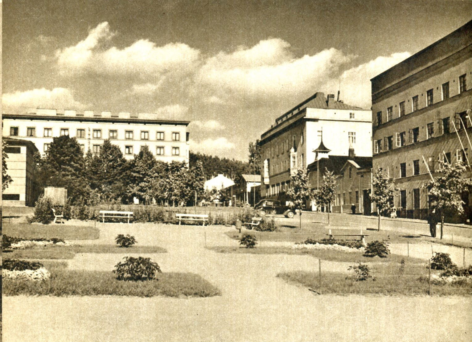 Takana vas. Jyväskylän Säästöpankki, kesk. Kansallis-Osake-Pank…