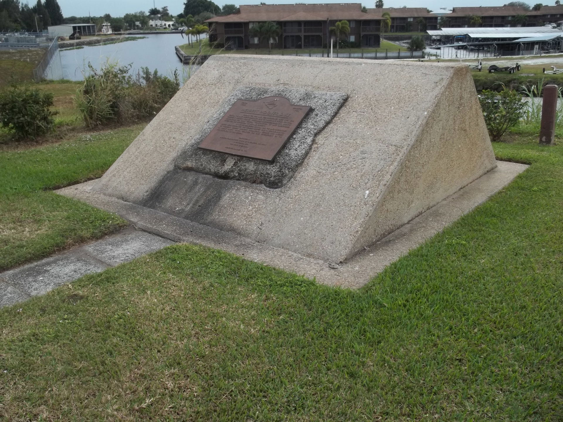 Clewiston, Florida: Herbert Hoover Dike: Memorial commemorated …