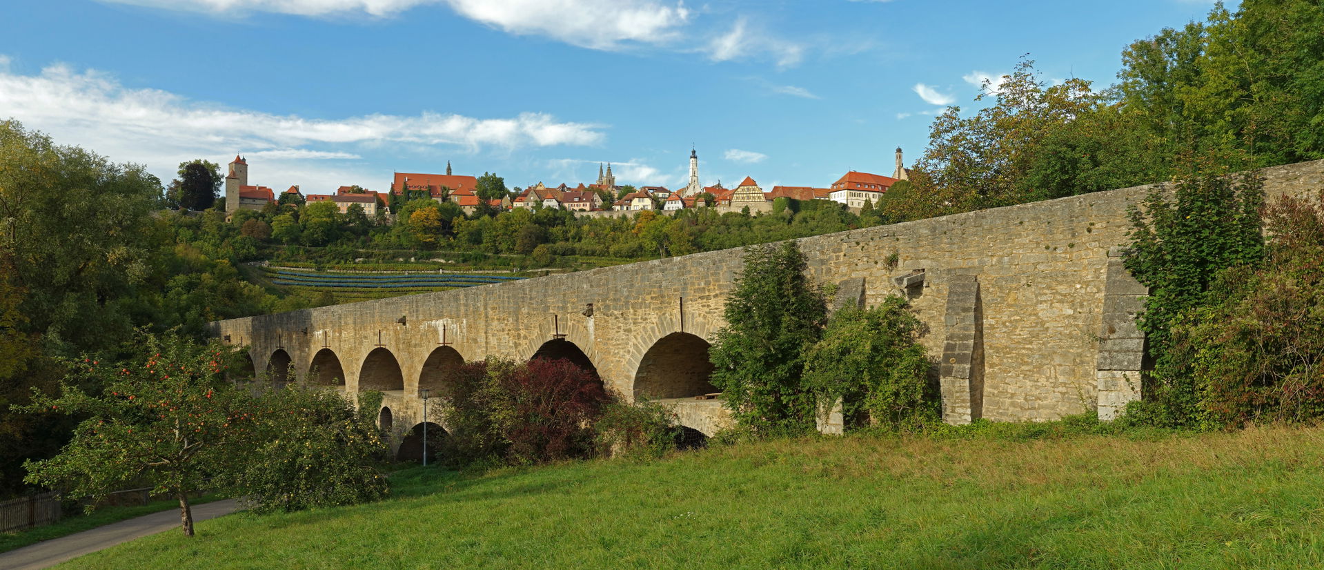 Die Tauberbrücke Rothenburg ob der Tauber ist eine historische …