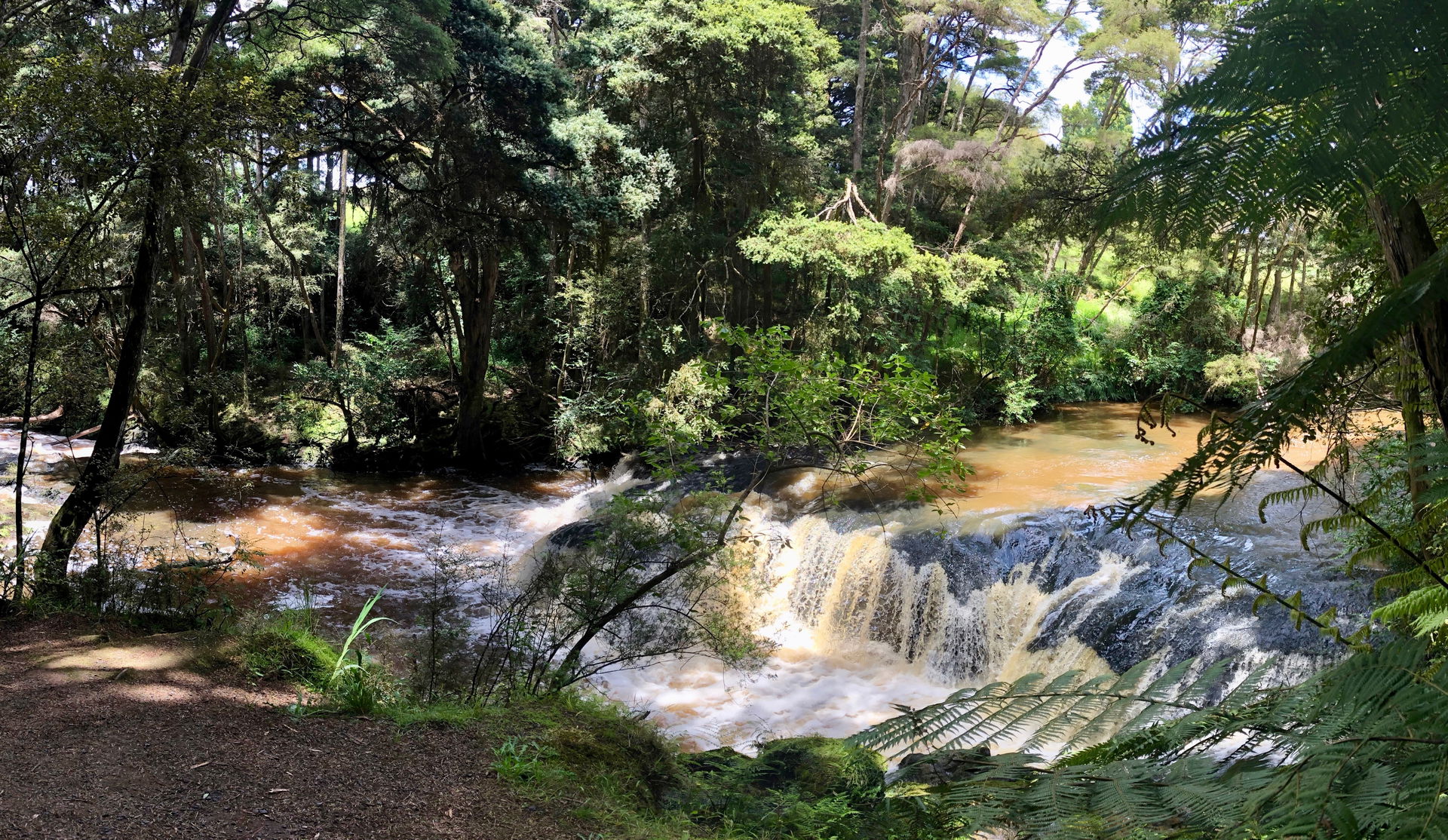 Waterfall on the Waitakaruru Stream, beside the Morrinsville Ri…