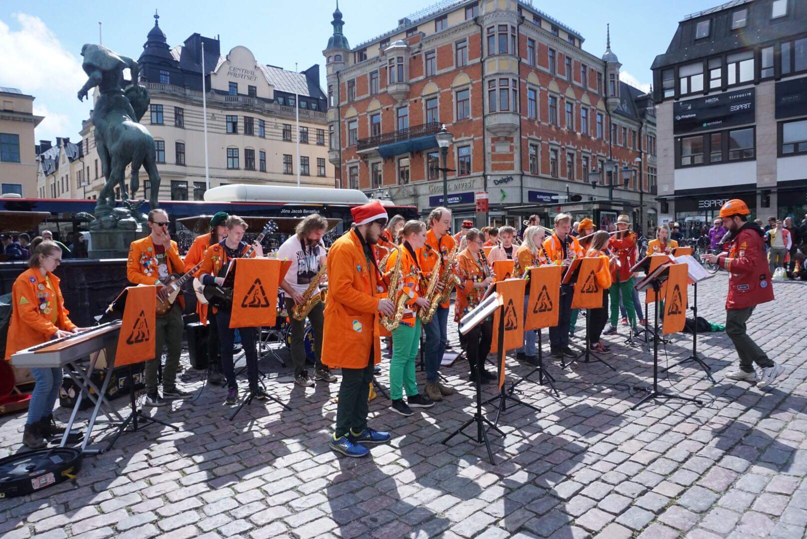 Studentorkestern Snösvänget spelar i Linköpng under studentorke…