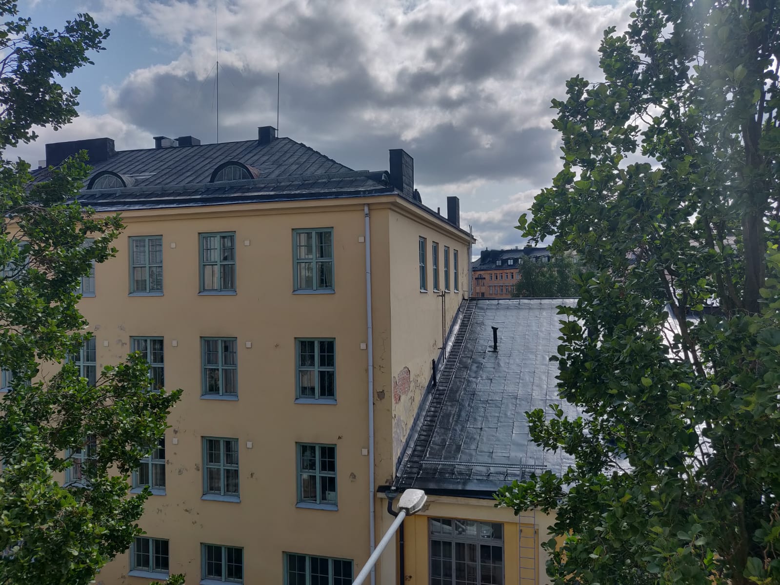 Kattoja Helsingin Töölössä.