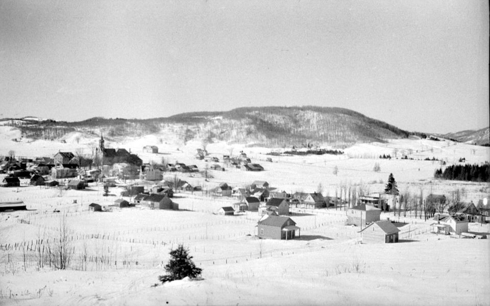 We see Saint-Sauveur-des-Monts in the Laurentians.