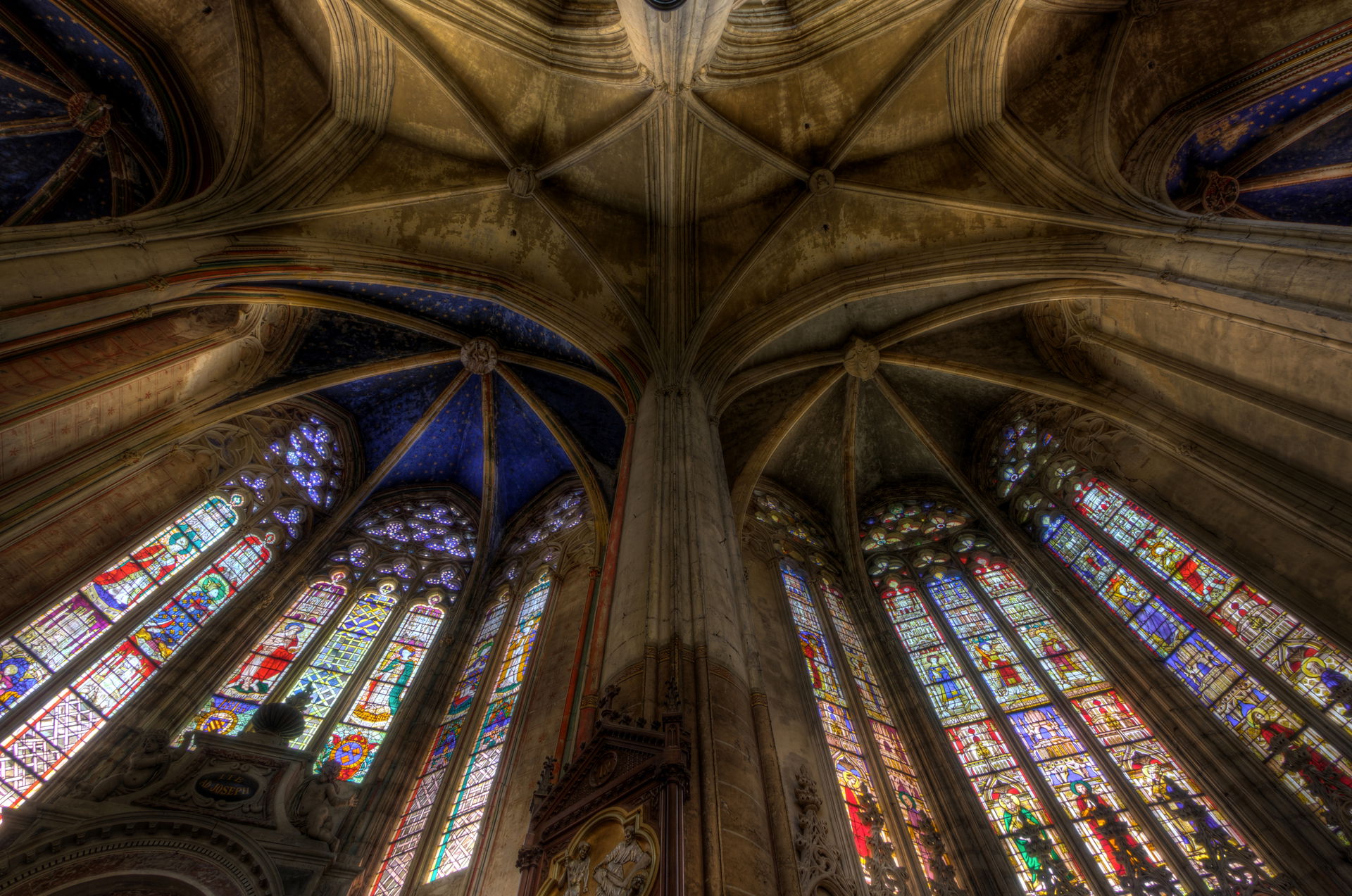 Ceiling of ambulatory in Cathedral Saint-Etienne in Toulouse
