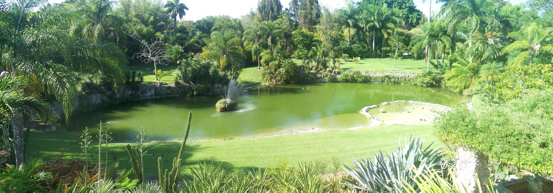 Pinecrest, Florida: Pinecrest Gardens: Pond seen from Lake View…