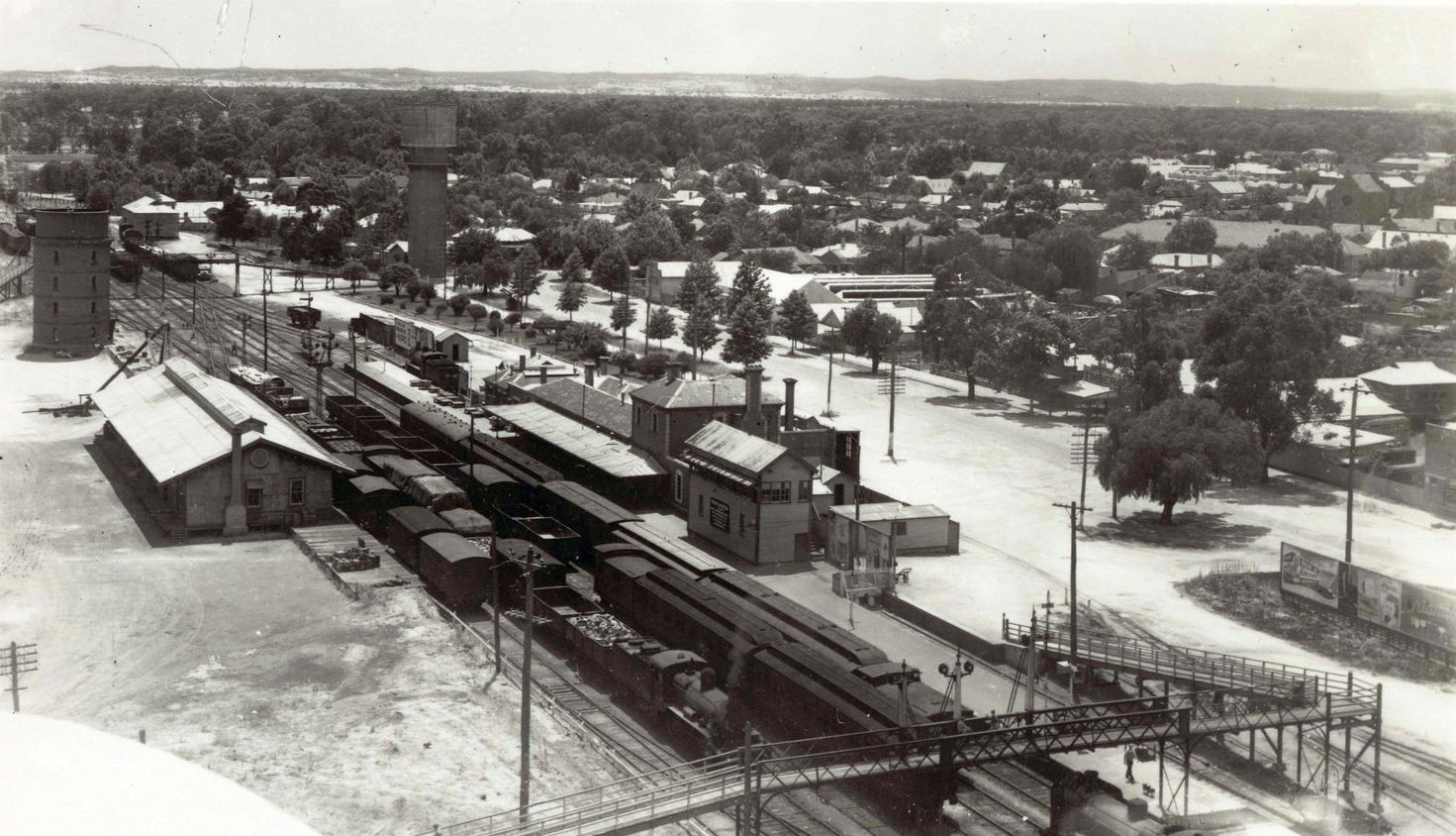 Wangaratta railway station; postcard : printed, black and white…