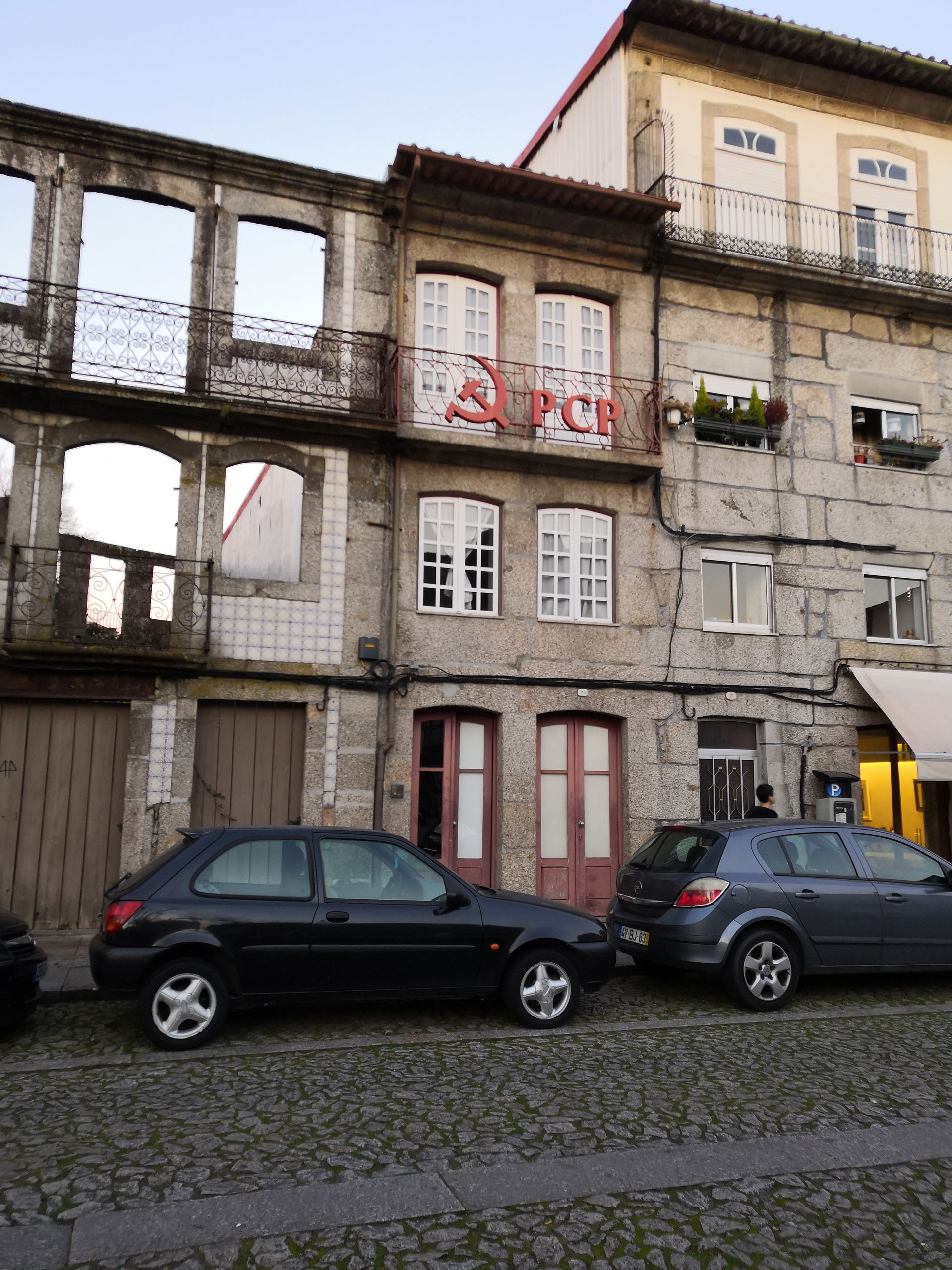 És (o era) un local del Partit Comunista Portuguès (PCP), Guima…