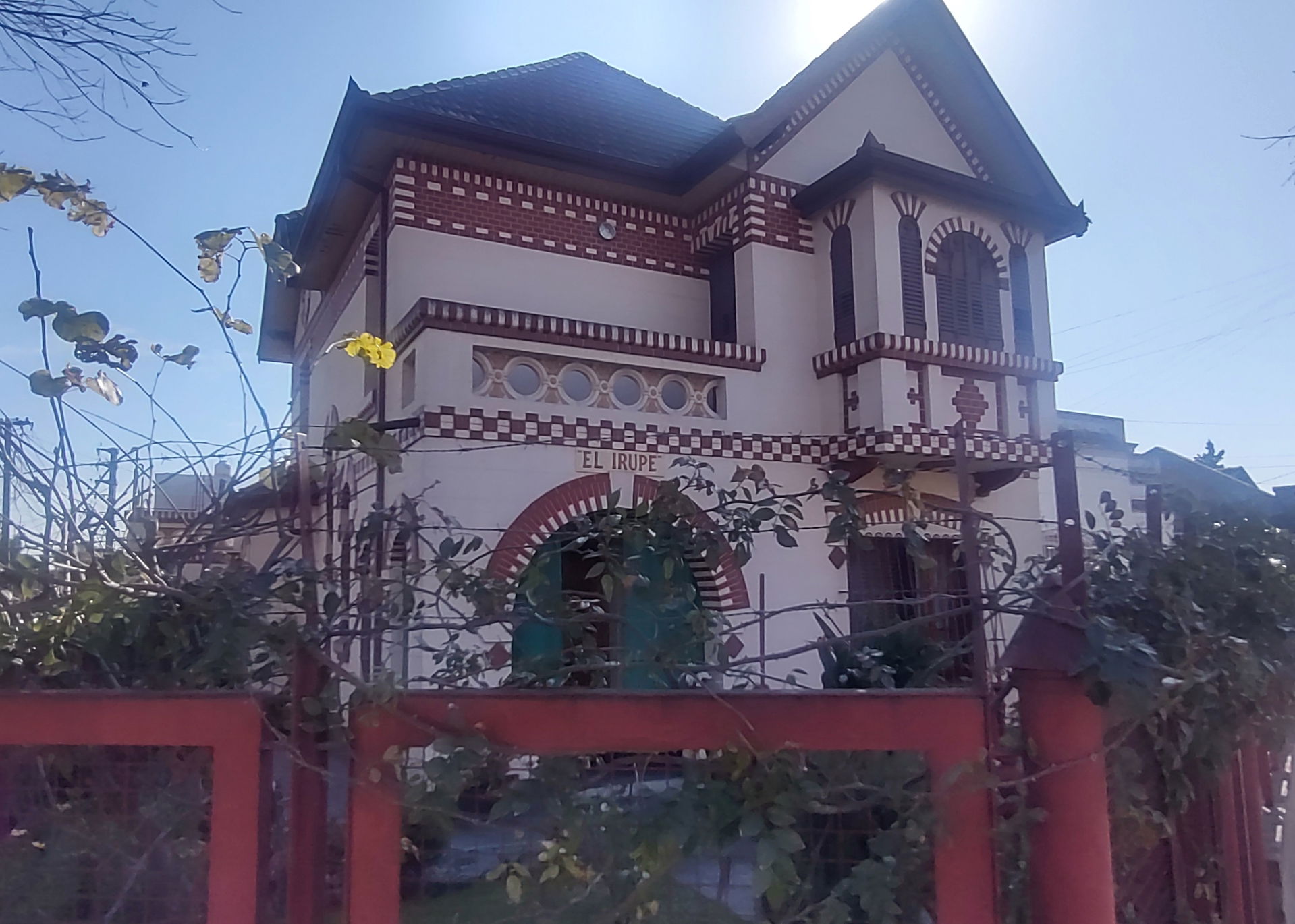 Casa "Irupé" en Caseros y Llavallol, Haedo, Provincia de Buenos…