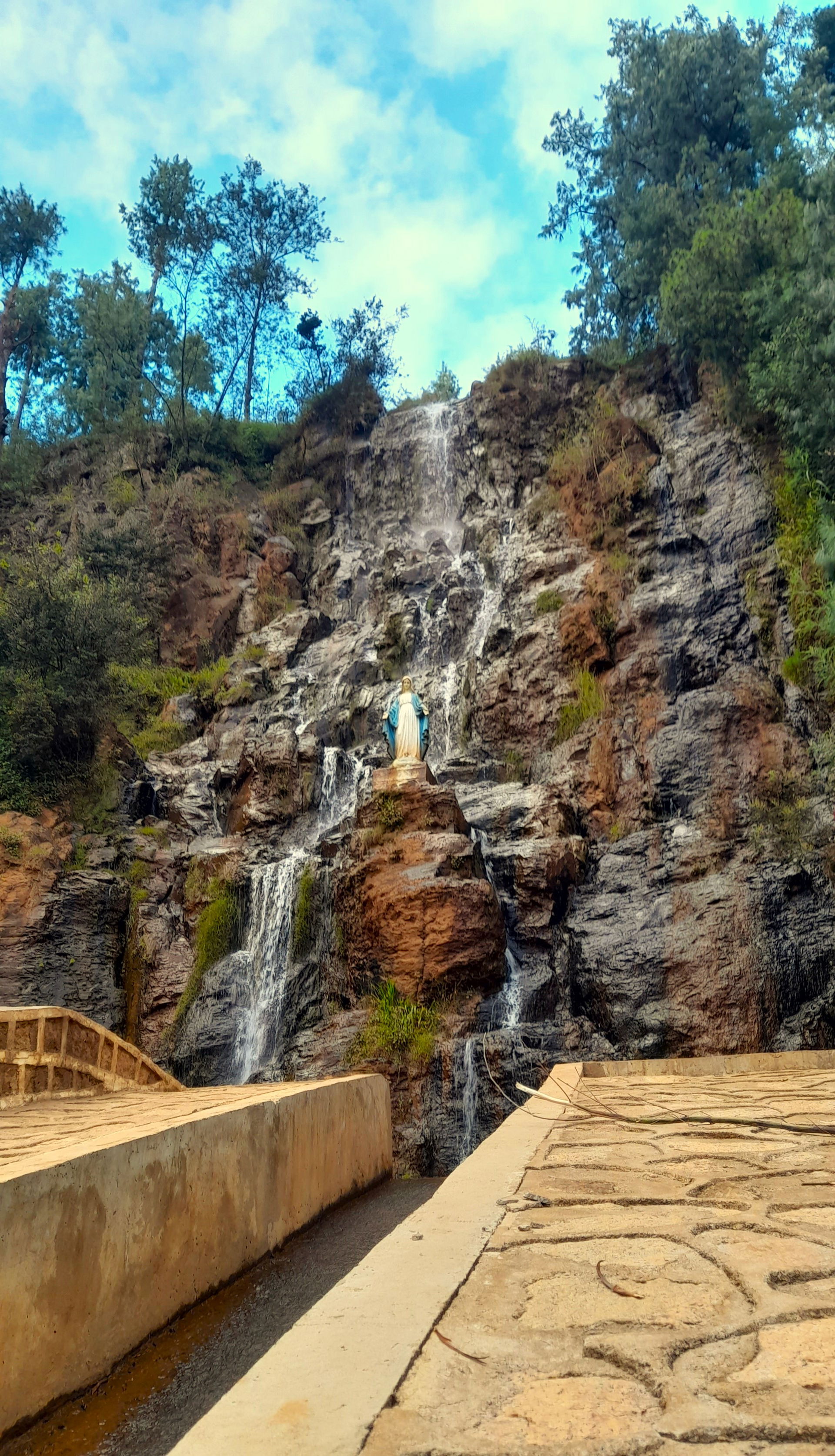 Statut de la vierge Marie, Faratsiho, RN 43, Region Vakinankara…
