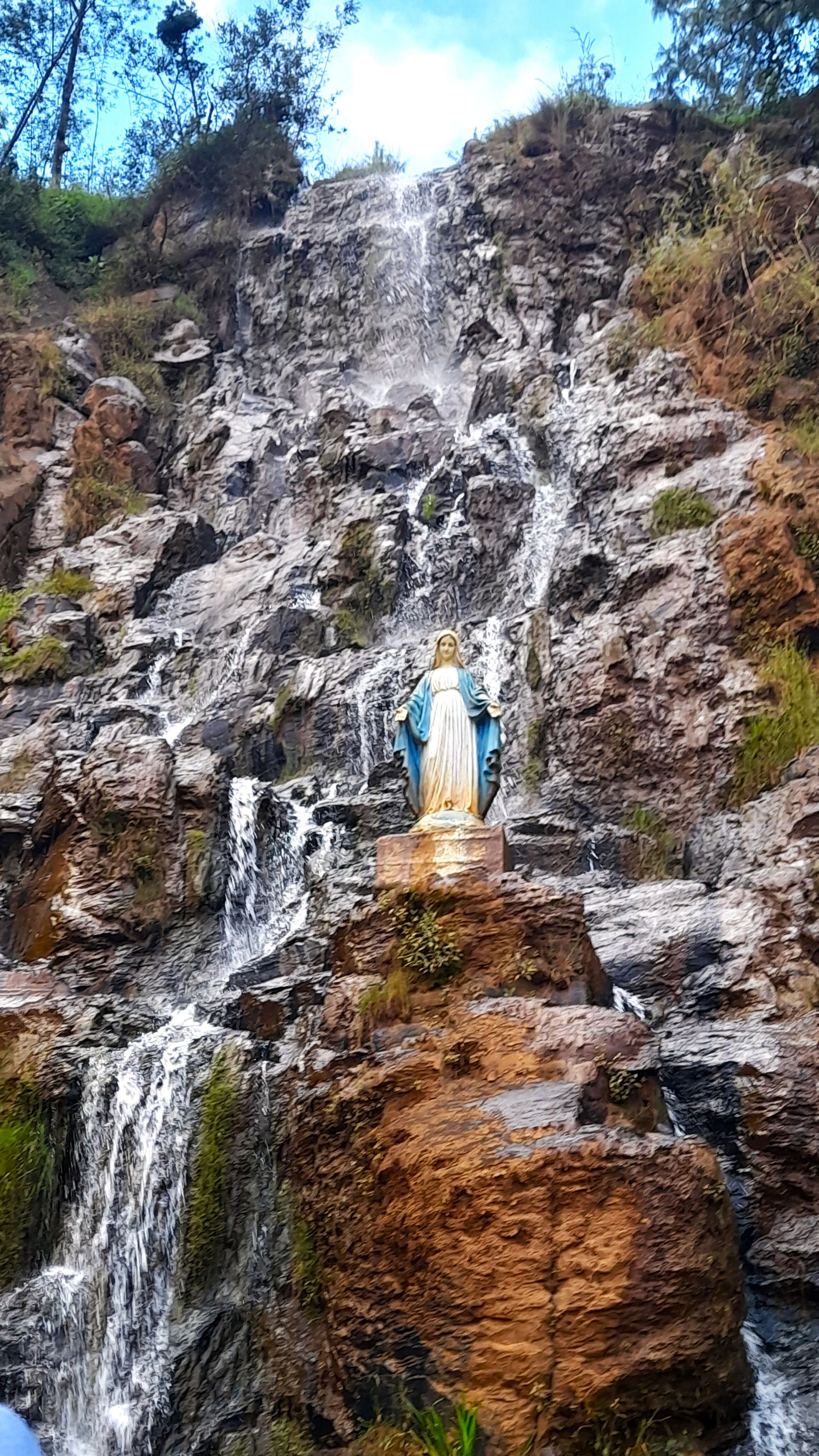 Statut de la vierge Marie, Faratsiho, RN 43, Region Vakinankara…