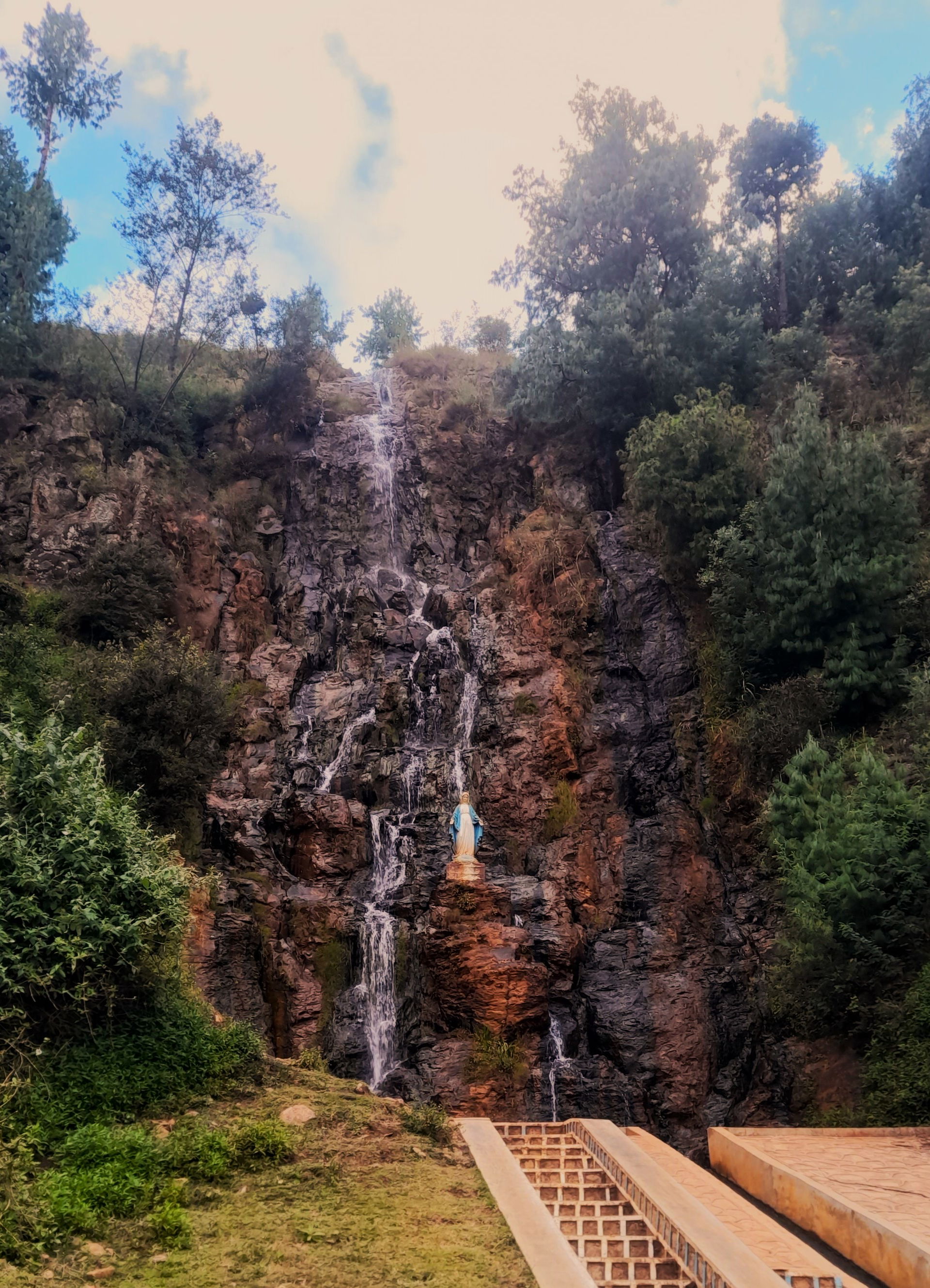 Statut de la vierge Marie, Faratsiho, RN 43, Region Vakinankara…