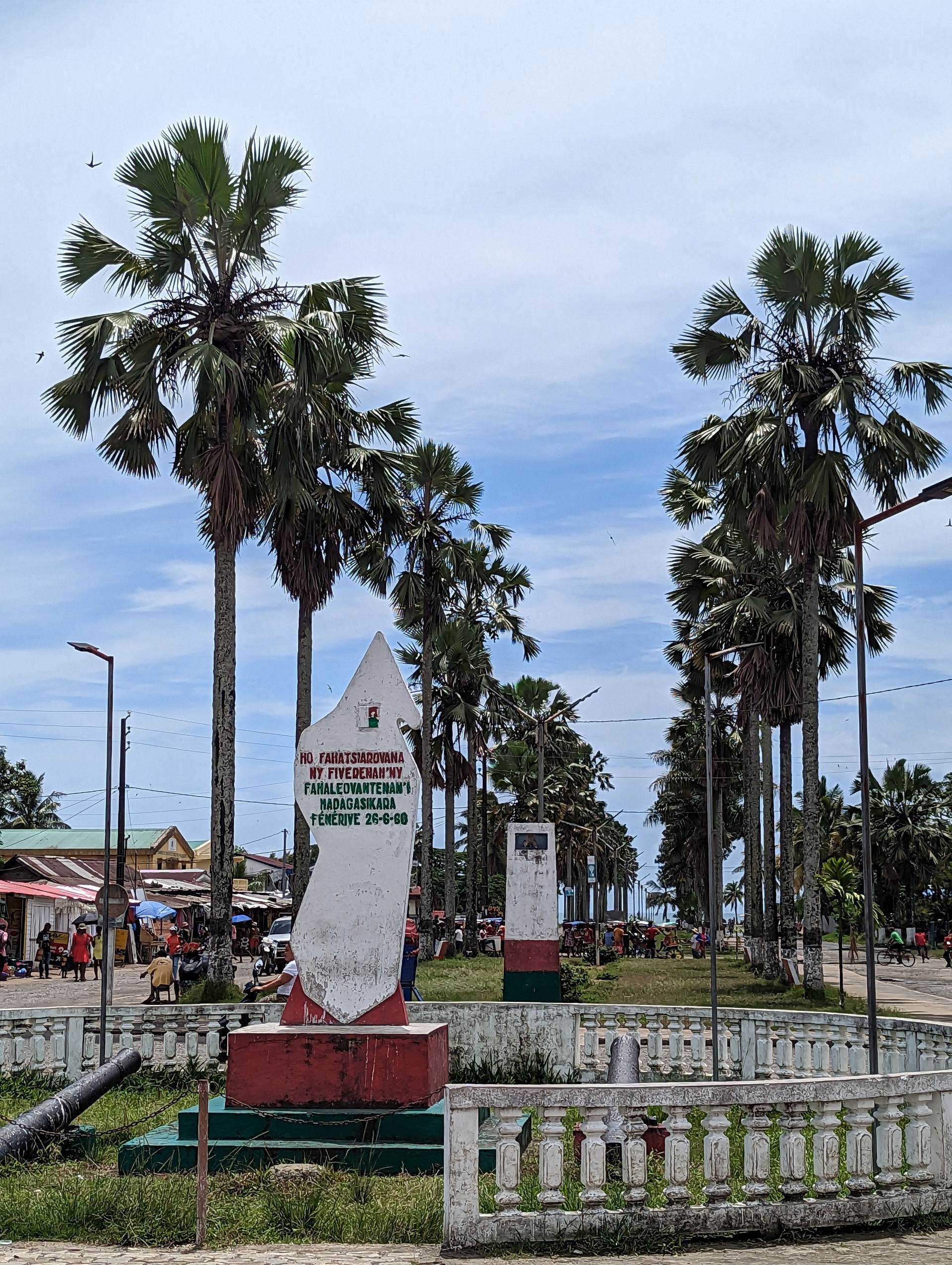 Memorial plaque on Independence avenue in Fenoarivo Atsinanana …