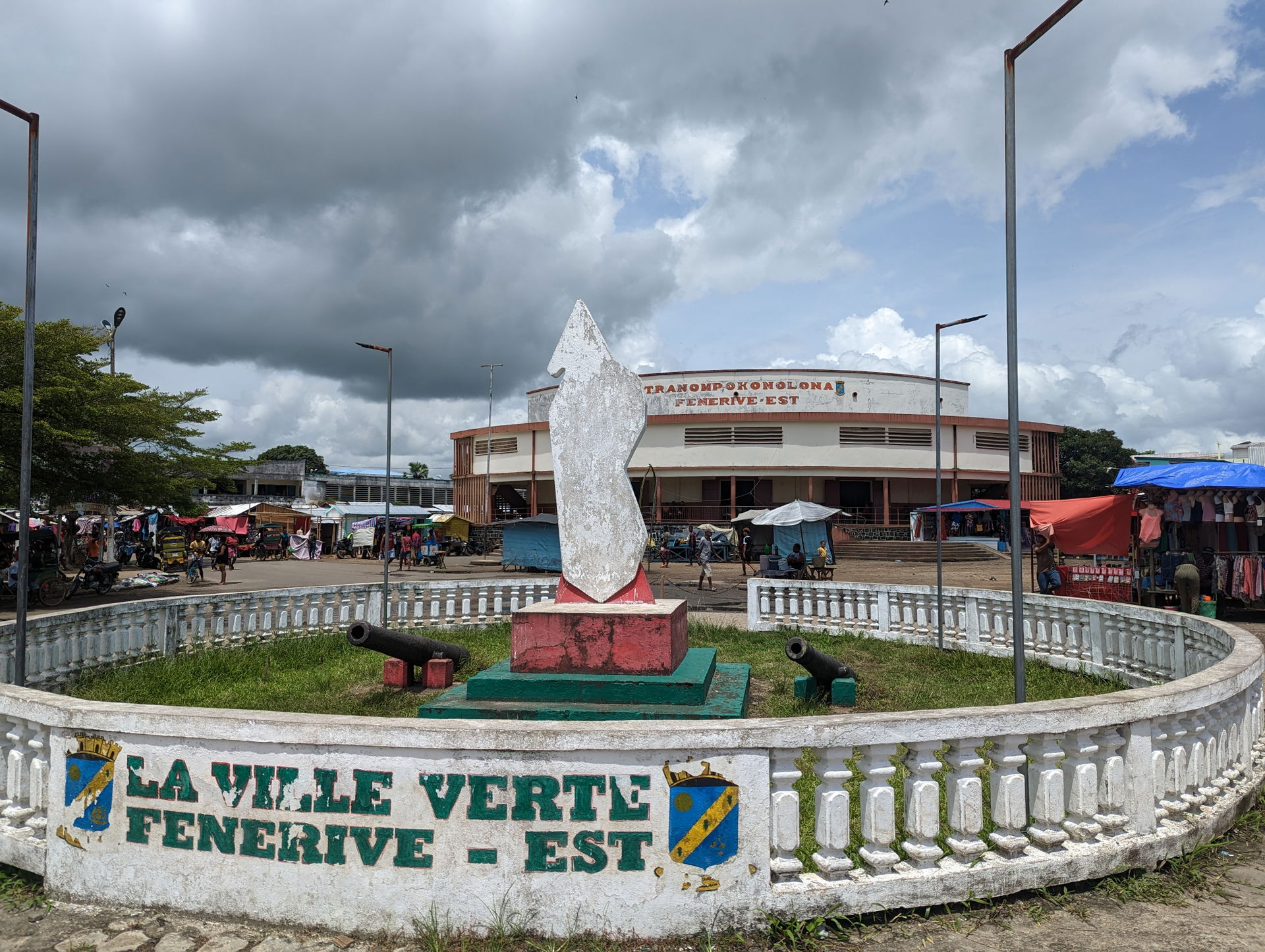 Vue extérieure sur la salle évènementielle, le Tranompokonolona…