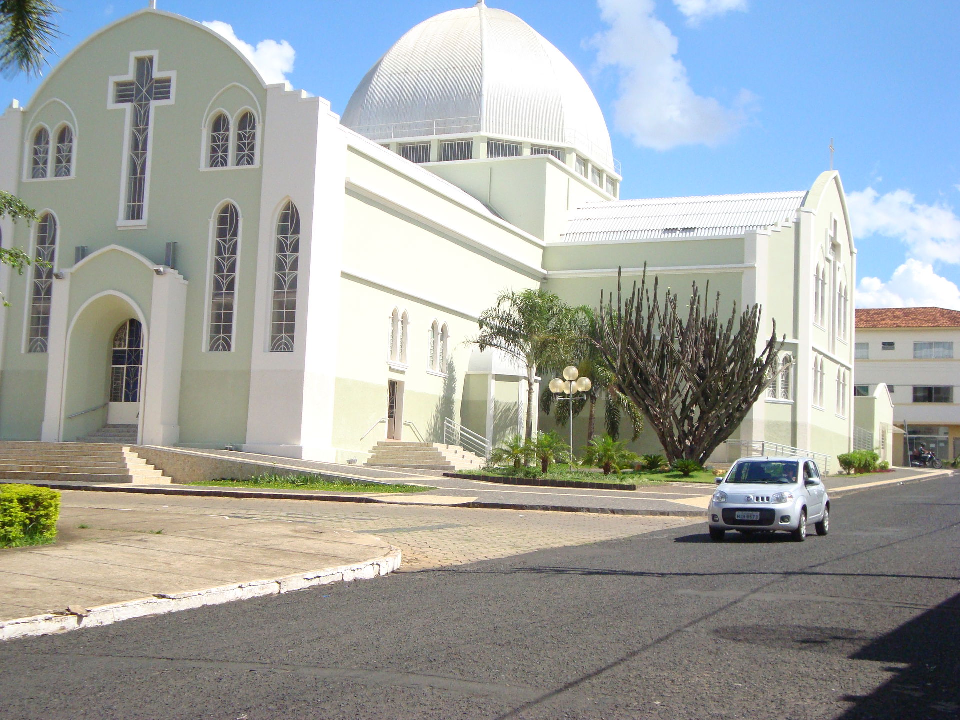 Araguari - Igreja Bom Jesus