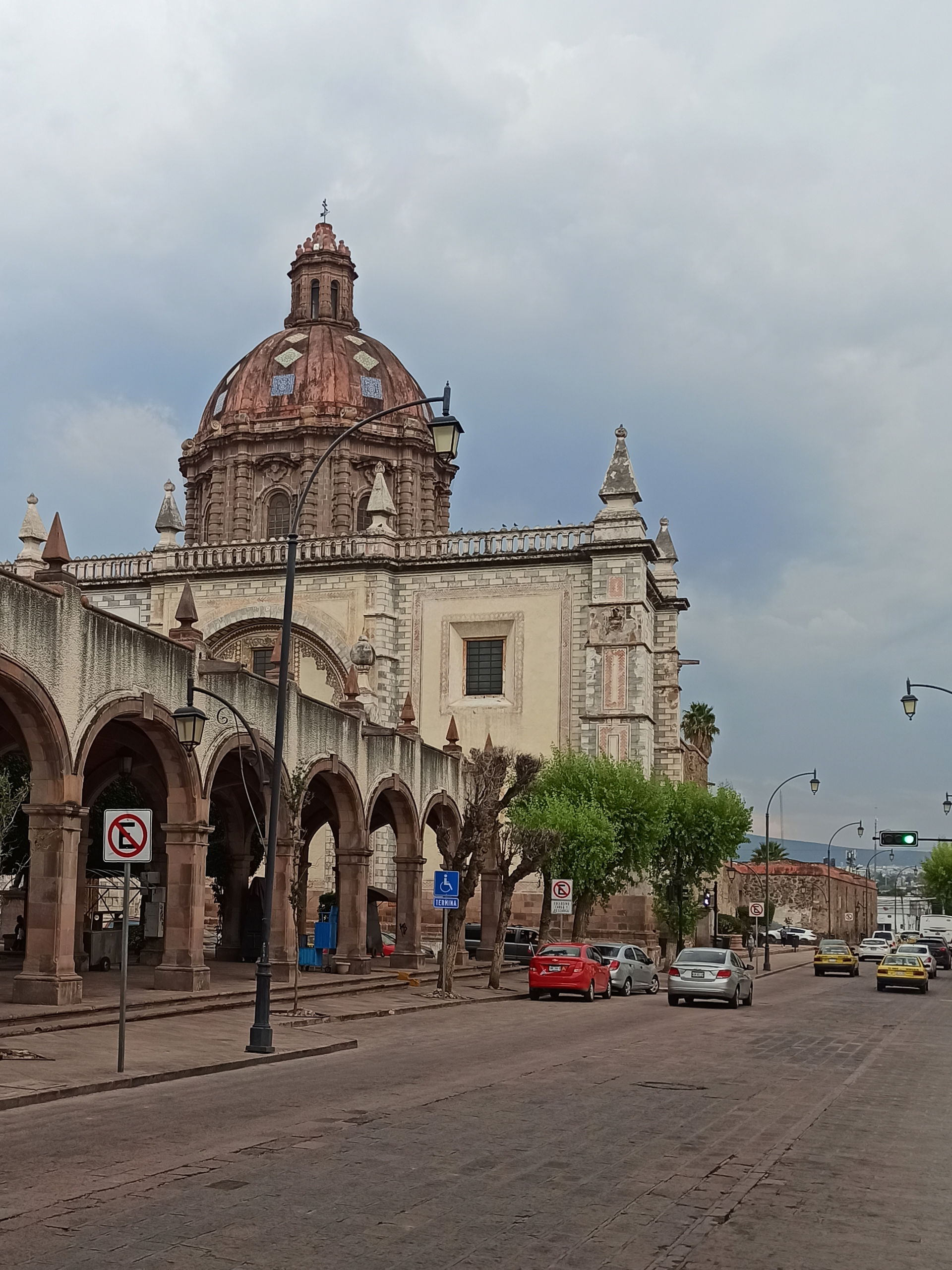Calle Ezequiel Montes.
Santiago de Querétaro, Querétaro, México.