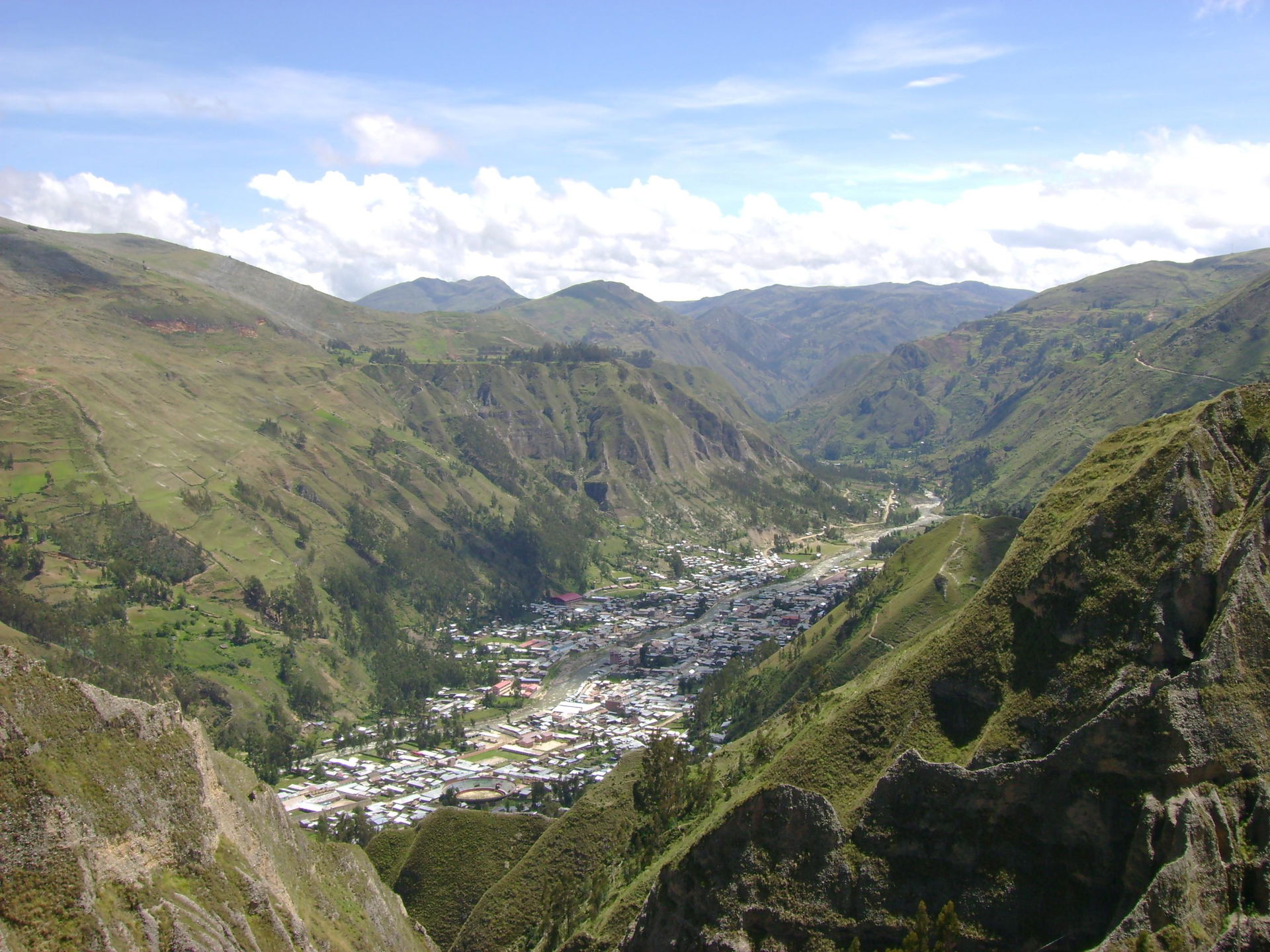 La Union, desde Huanuco Pampa en medio del valle estrecho del r…