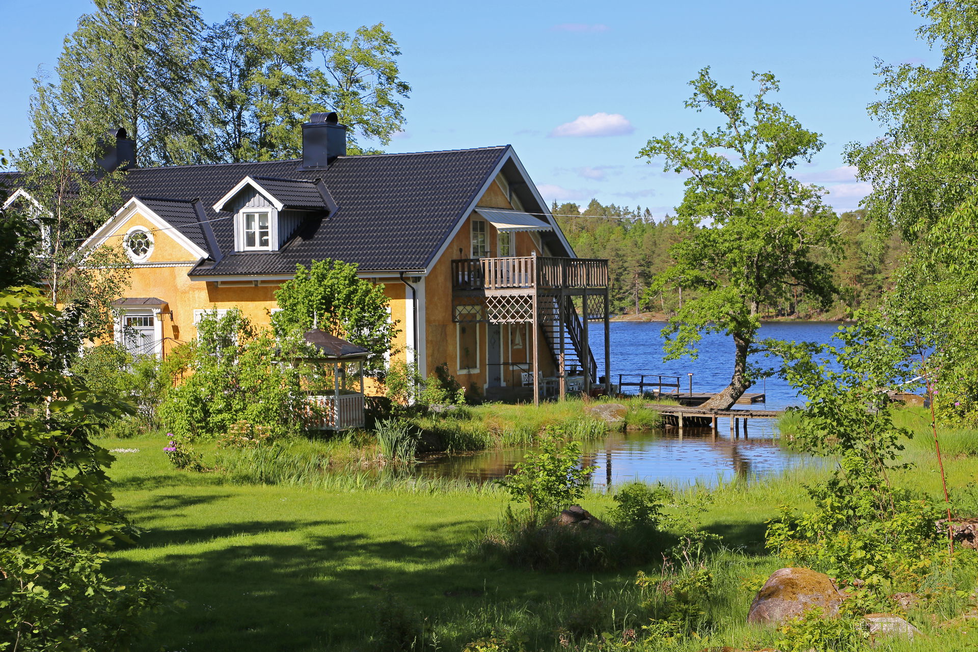 Ankarsrum (Sweden) - Building by the lake Långsjön.