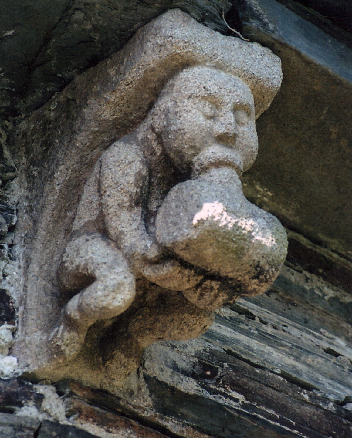 Canecillo de S. Román de Lousada (Samos)