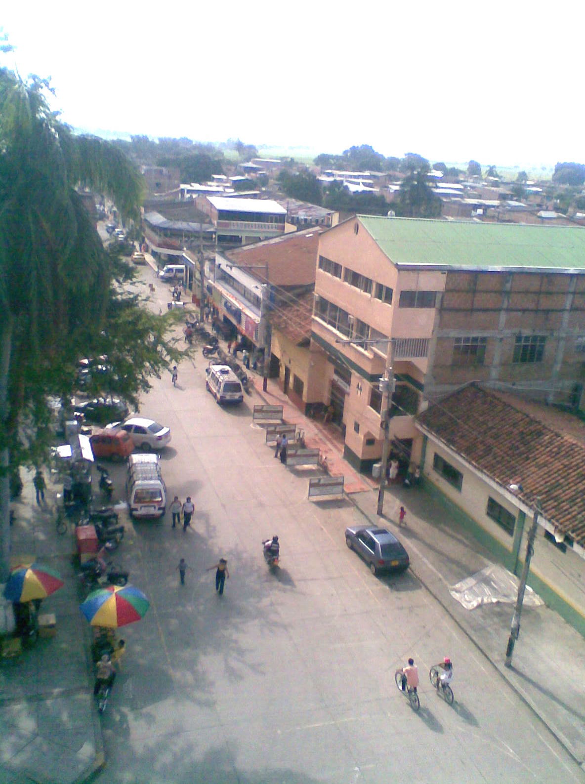 Calle del parque principal de Candelaria, Valle del Cauca