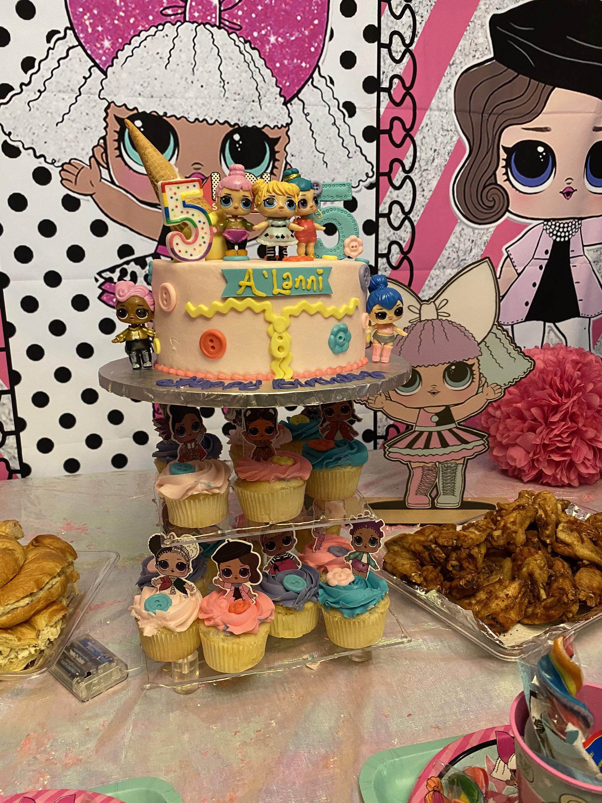 Desserts by Creative Cakes is a bakery located in Tupelo, MS.
