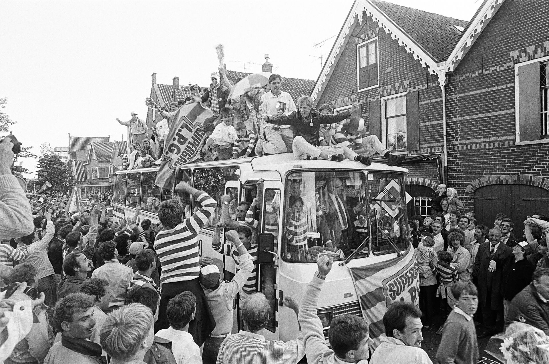 Spakenburg viert het kampioenschap.