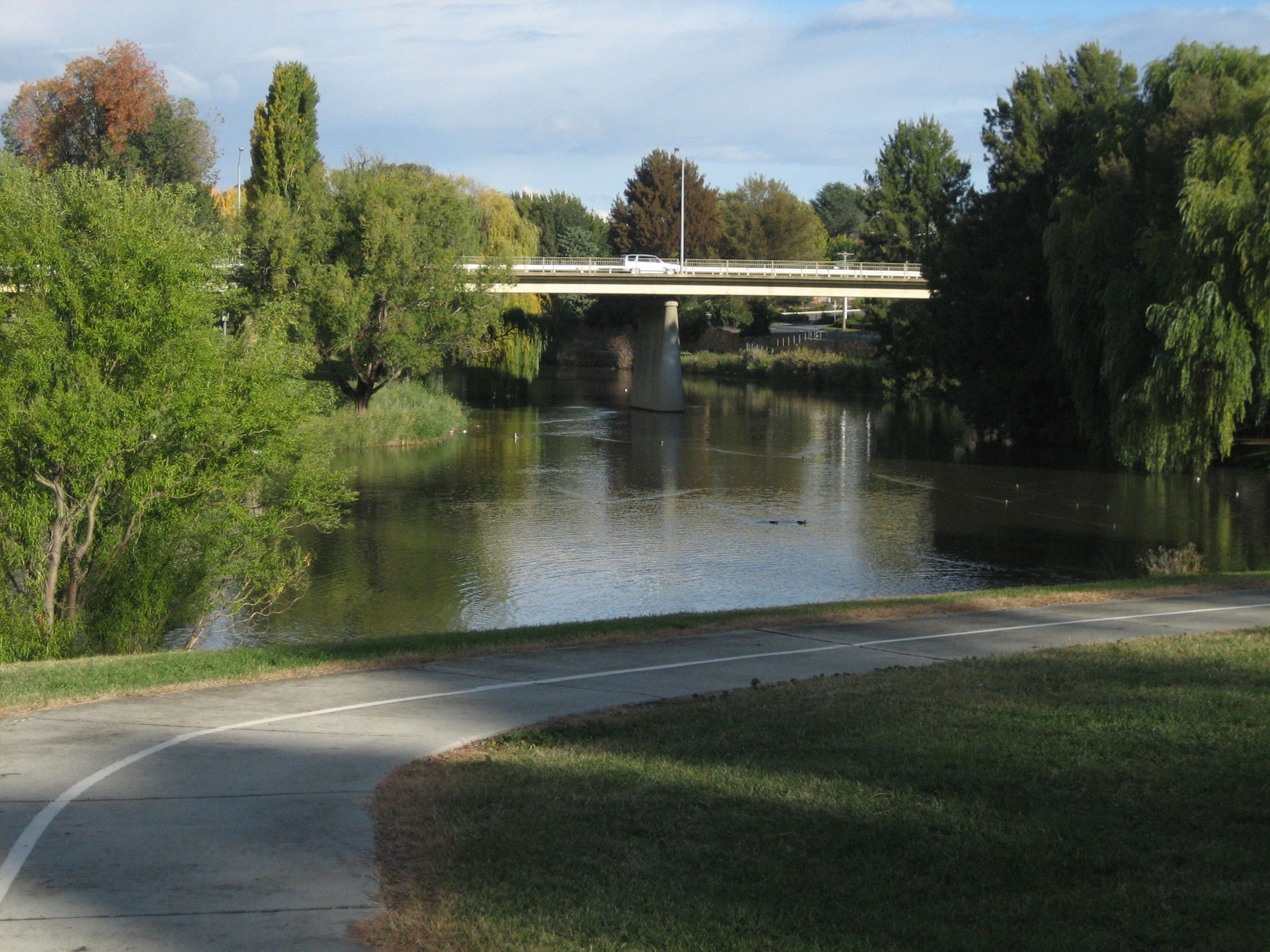 Bike path along the Queanbeyan River in Queanbeyan, New South W…