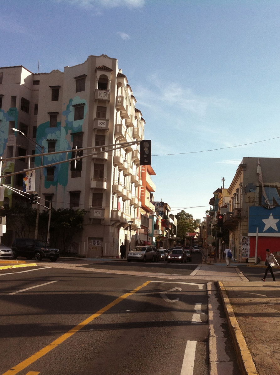 Entrance to the town of Río Piedras through Ponce de León Avenue