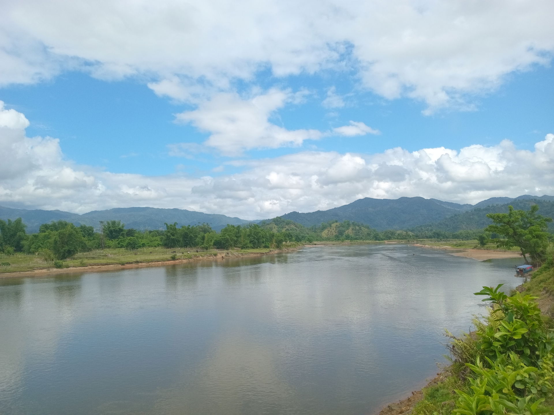 Vue sur la rivière d'Antanambalana à Ambinanintelo Maroantsetra