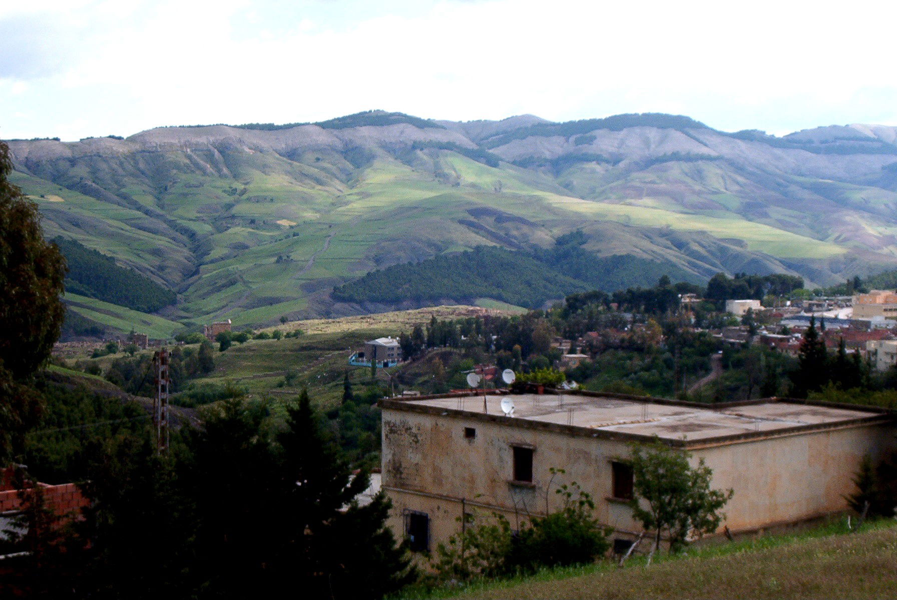 Le village de Djemila et les ruines de Cuicul
