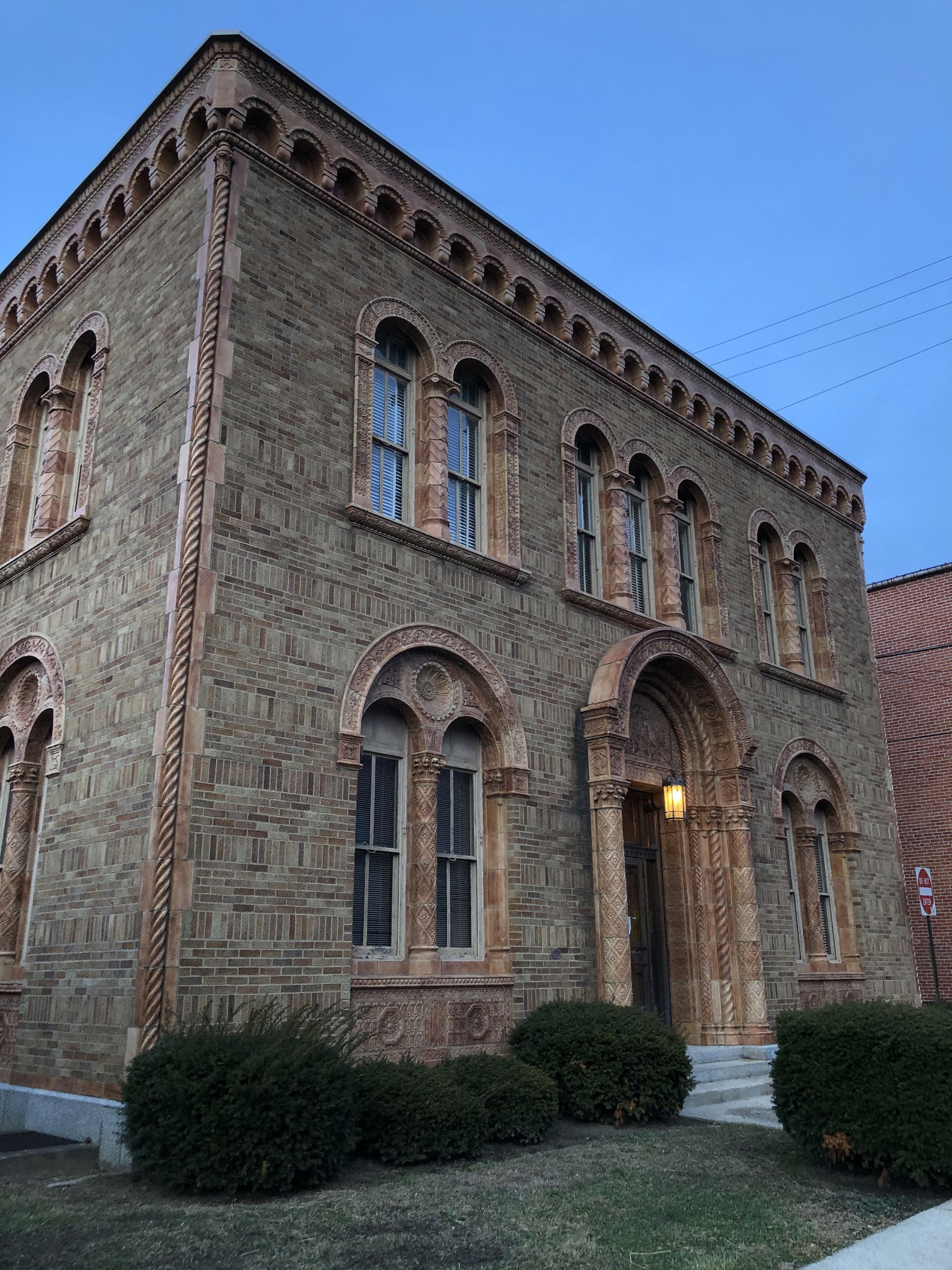 A stone building in Tiffin, Ohio